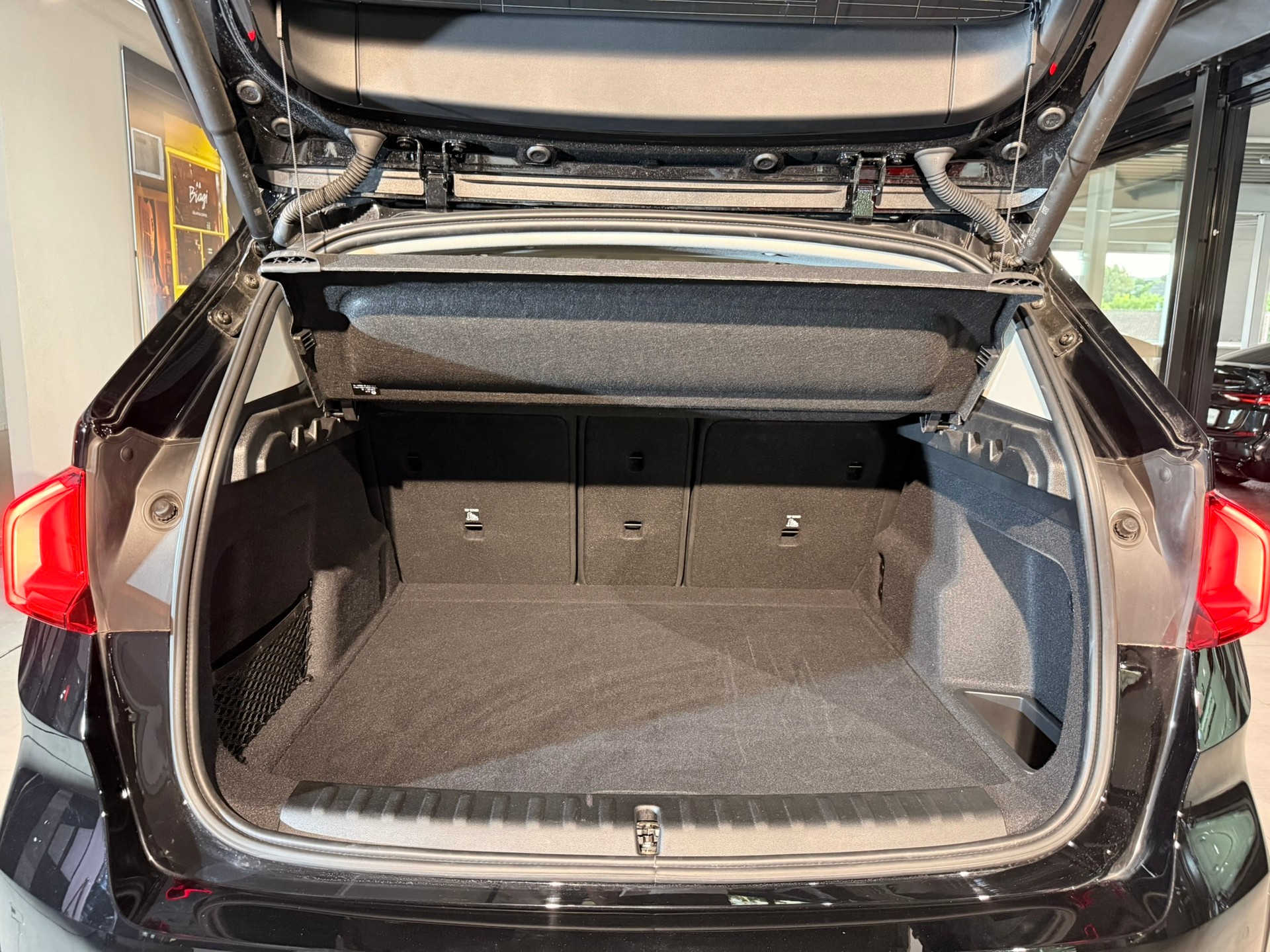 BMW X1 sDrive 18i-image-19