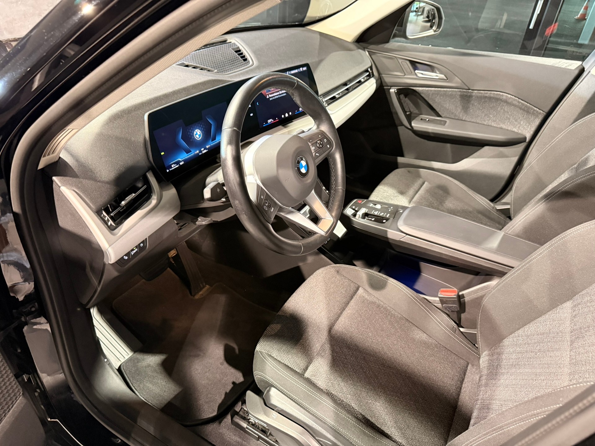 BMW X1 sDrive 18i-image-23