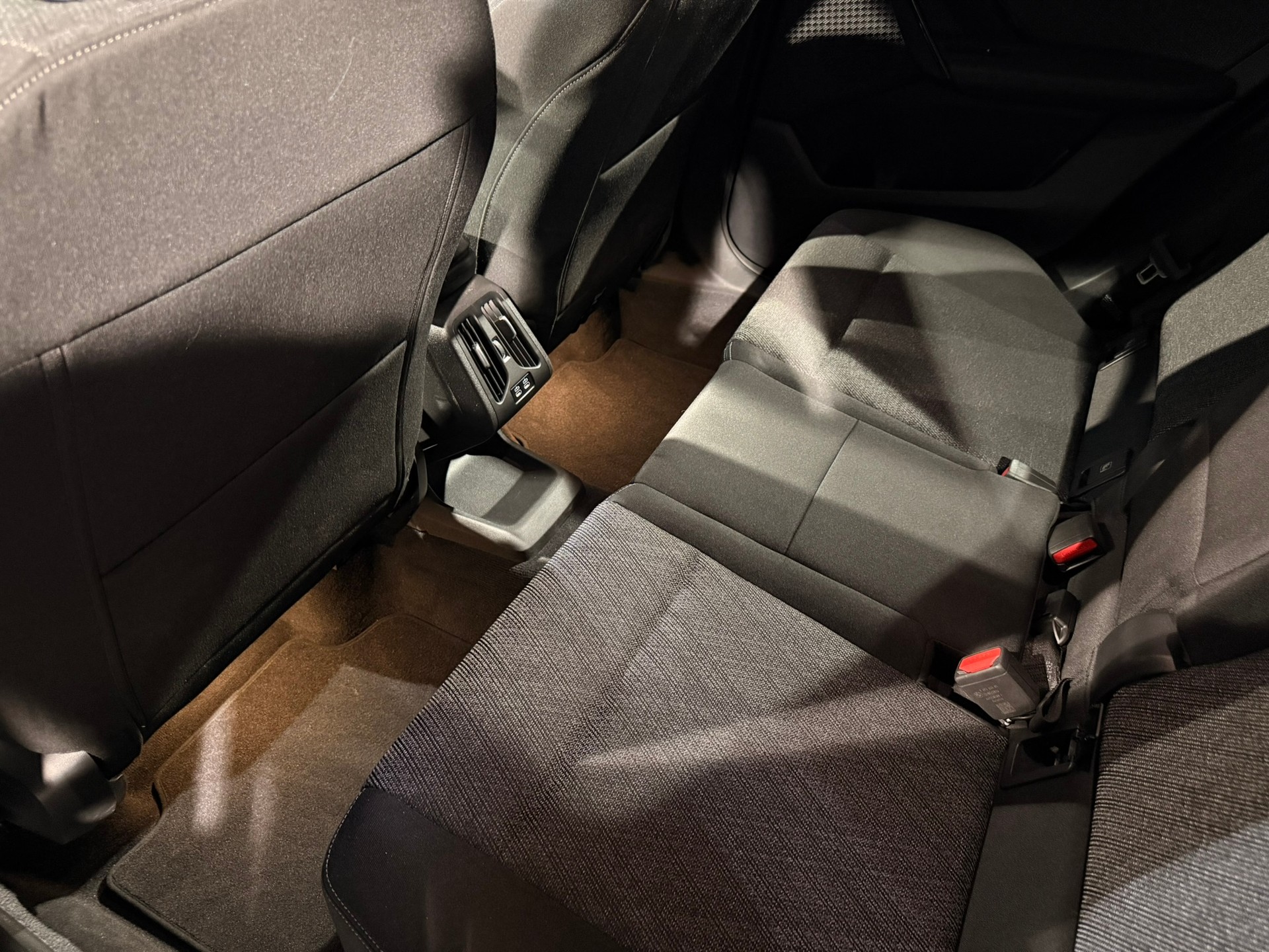 BMW X1 sDrive 18i-image-21
