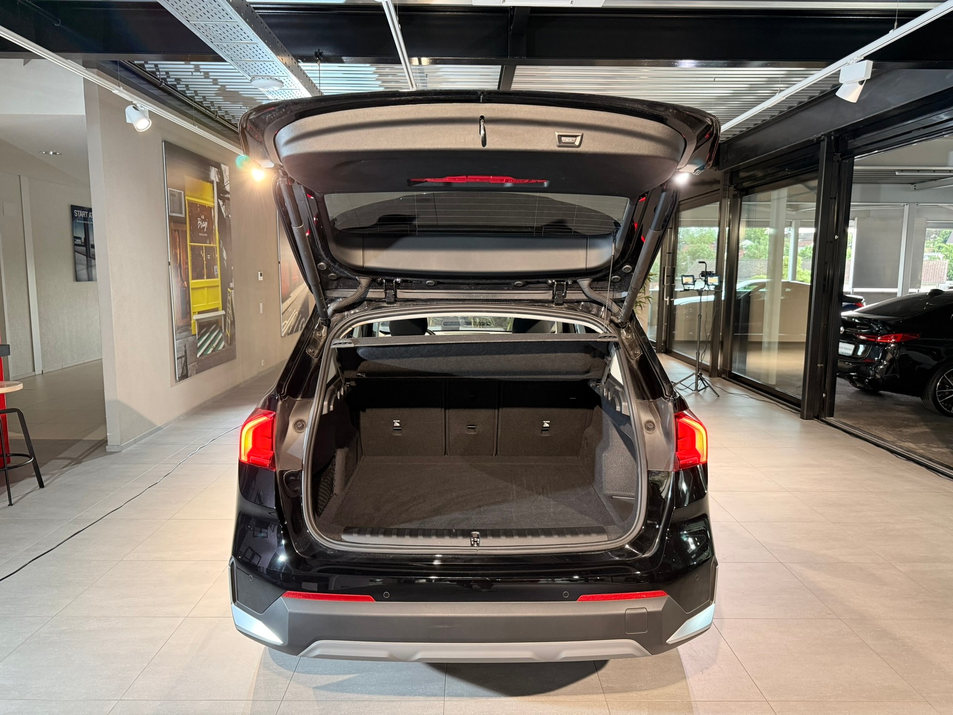 BMW X1 sDrive 18i-image-17