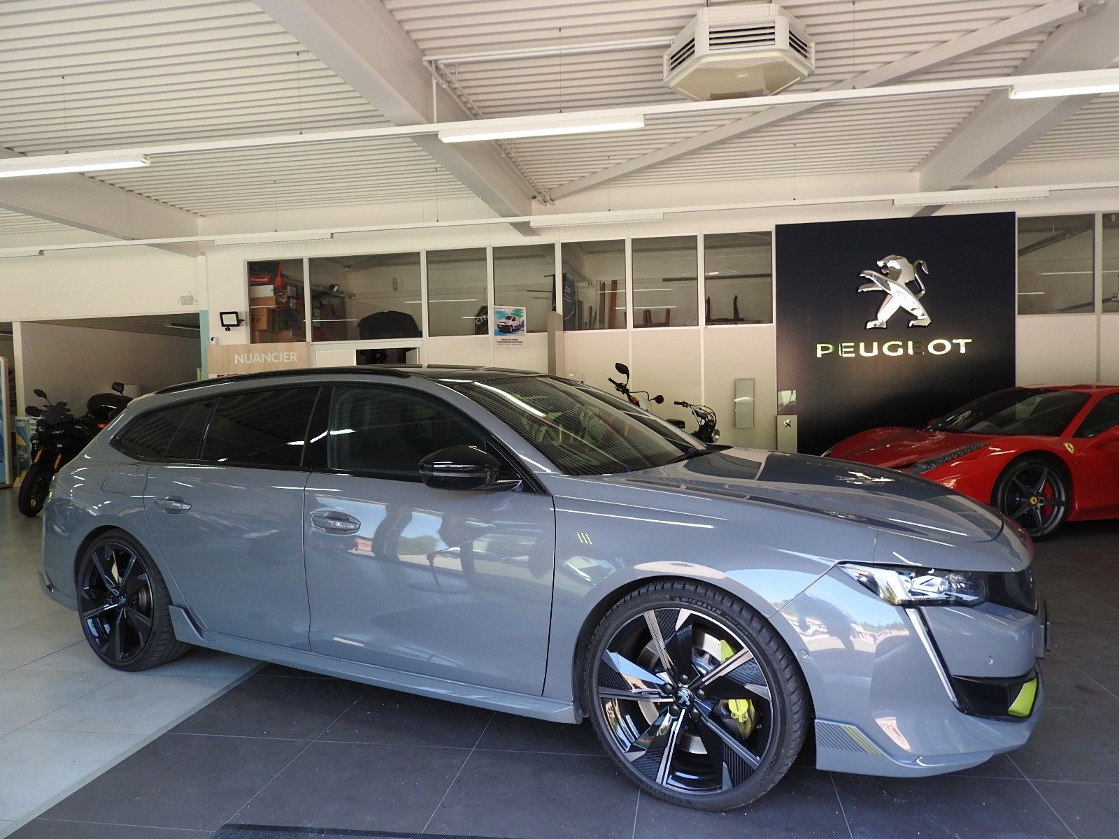 PEUGEOT 508 SW Hybrid4 360 e 4x4 Sport Engineered-image-1