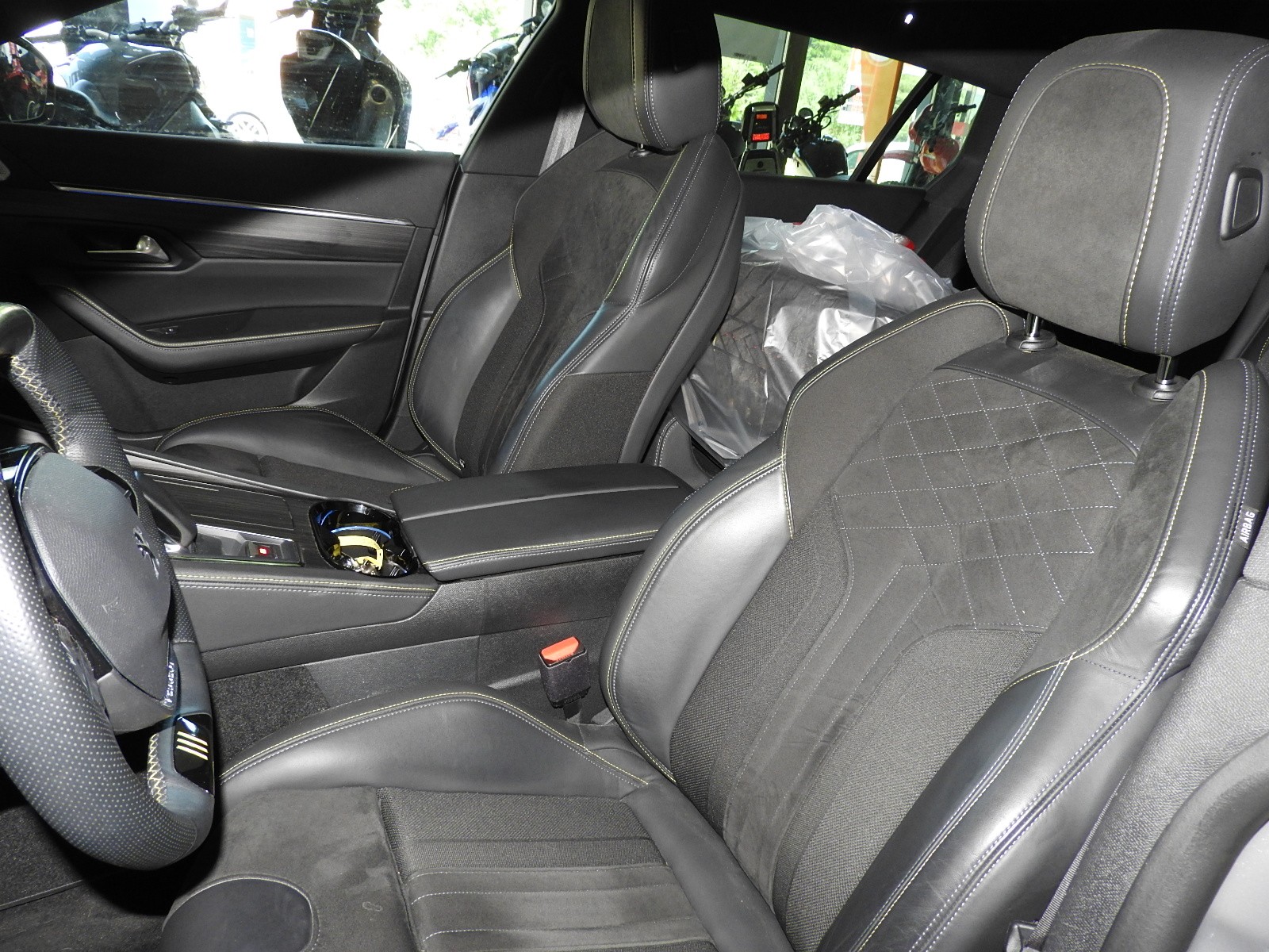 PEUGEOT 508 SW Hybrid4 360 e 4x4 Sport Engineered-image-11