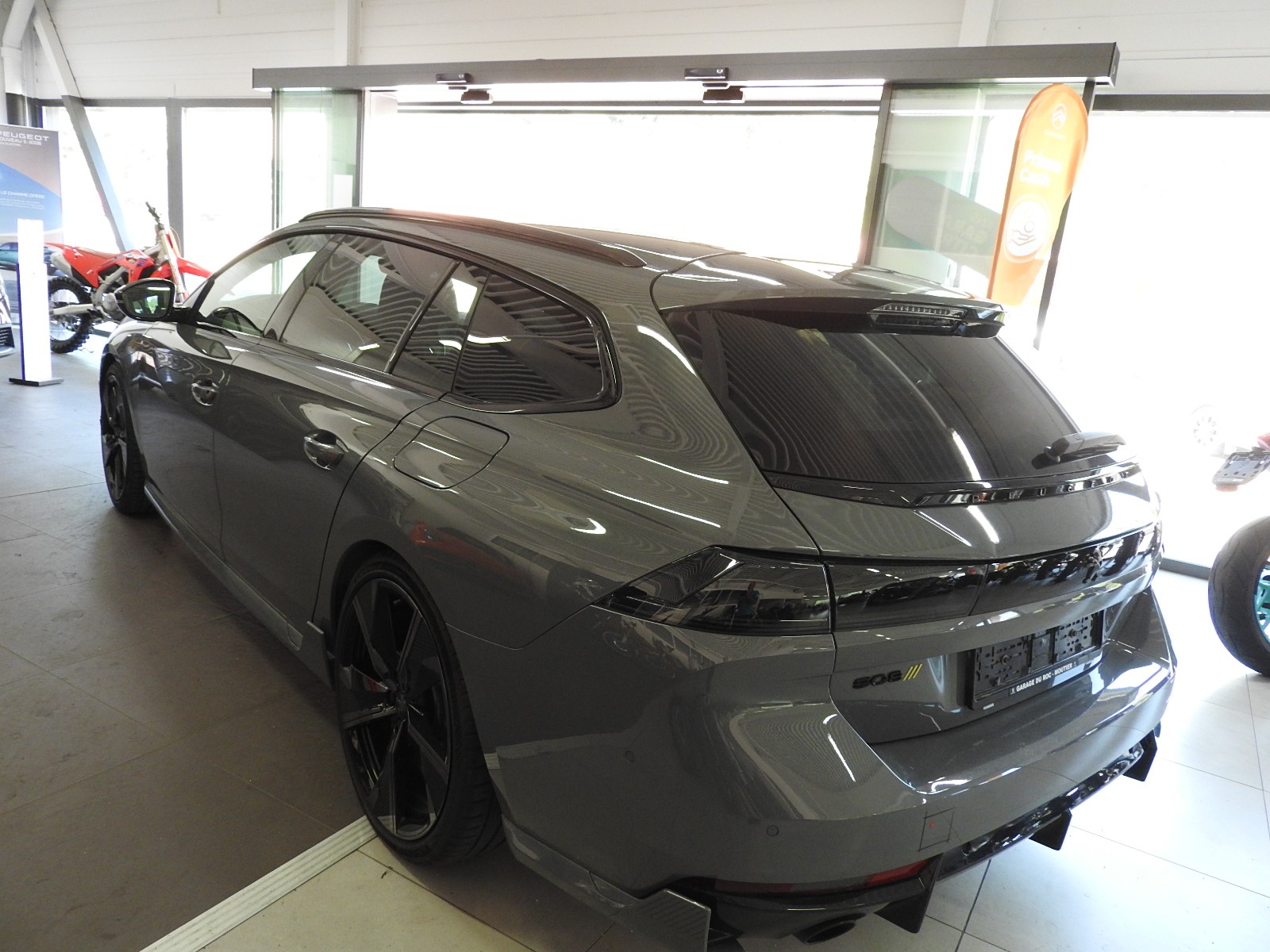PEUGEOT 508 SW Hybrid4 360 e 4x4 Sport Engineered-image-3
