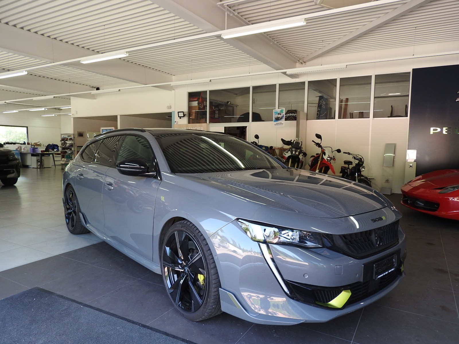 PEUGEOT 508 SW Hybrid4 360 e 4x4 Sport Engineered-image-0