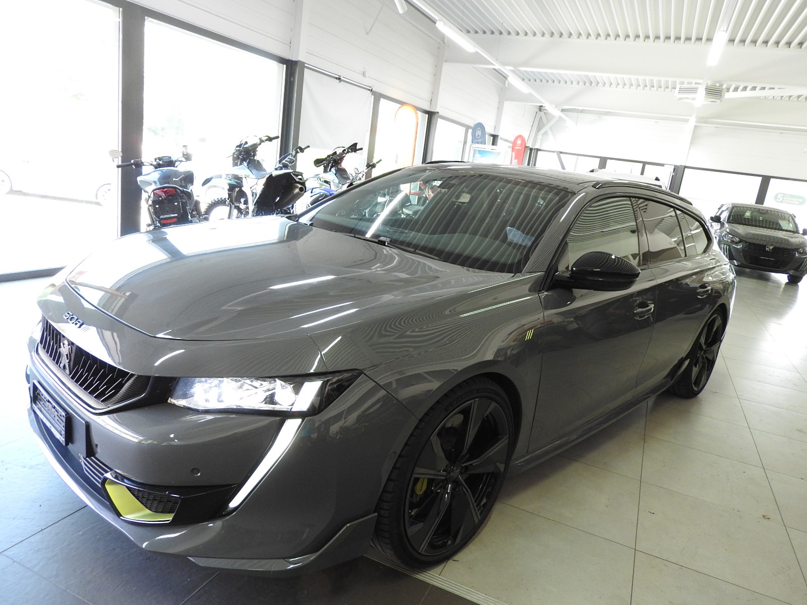 PEUGEOT 508 SW Hybrid4 360 e 4x4 Sport Engineered-image-4