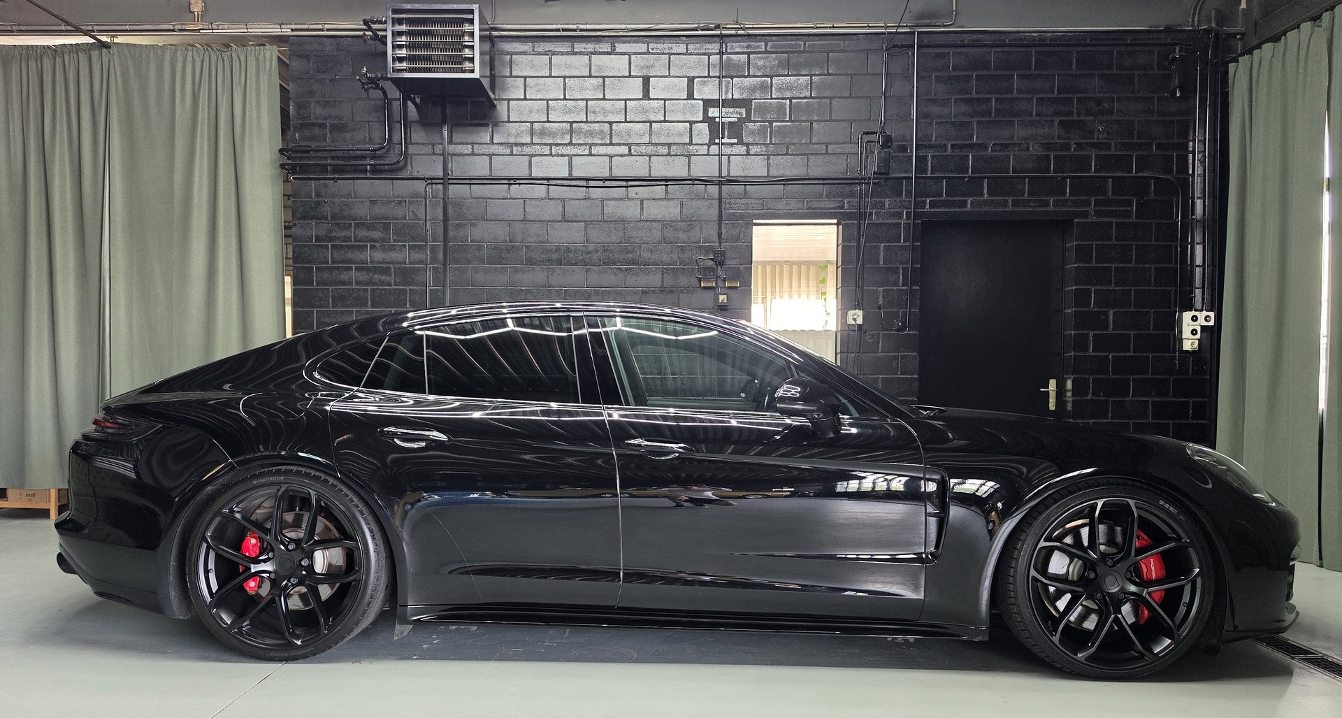 PORSCHE Panamera GTS PDK-image-1