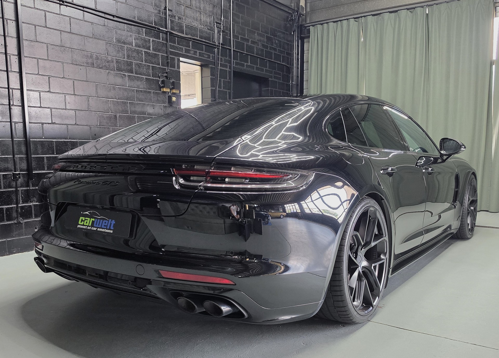 PORSCHE Panamera GTS PDK-image-2