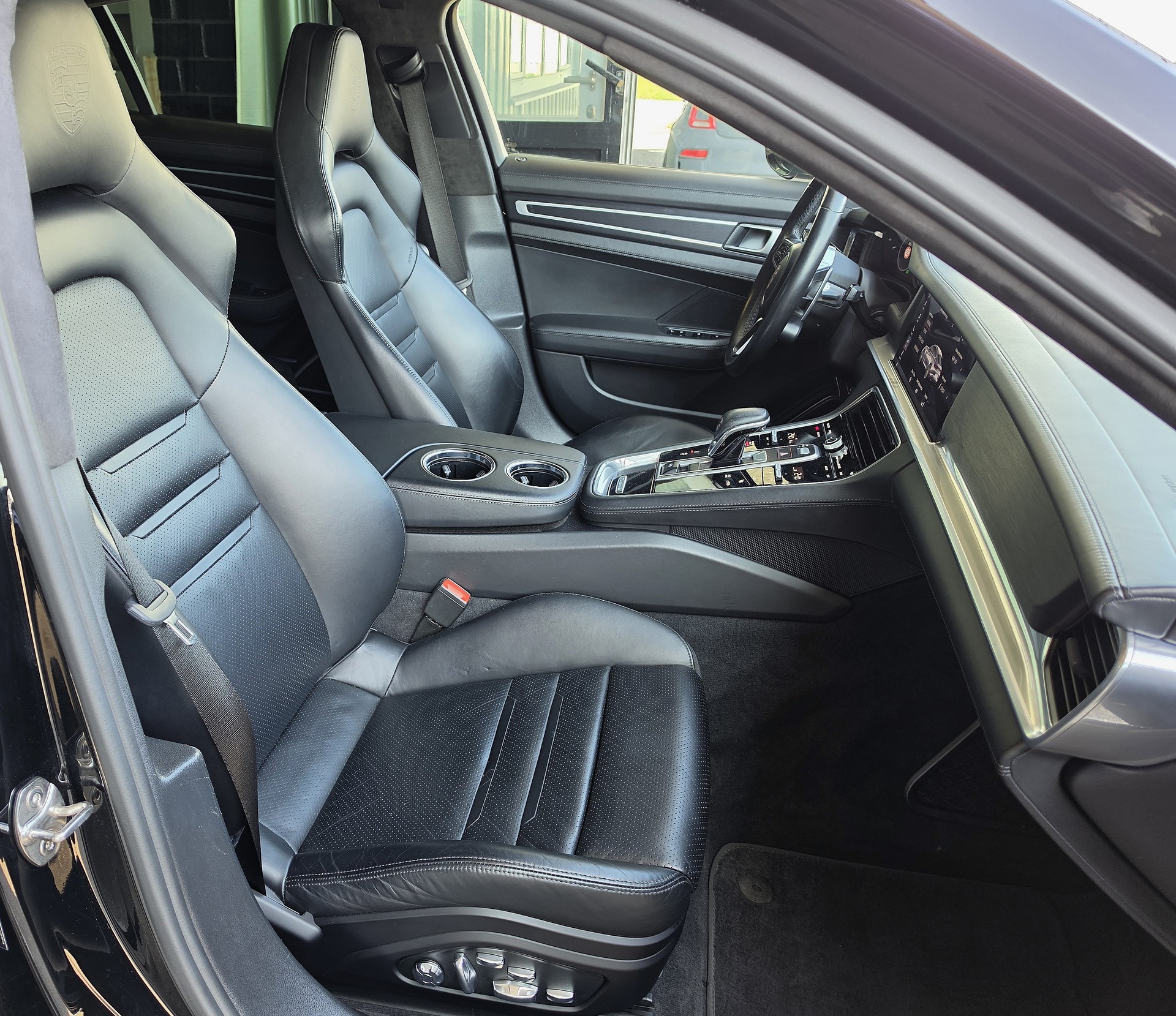 PORSCHE Panamera GTS PDK-image-4