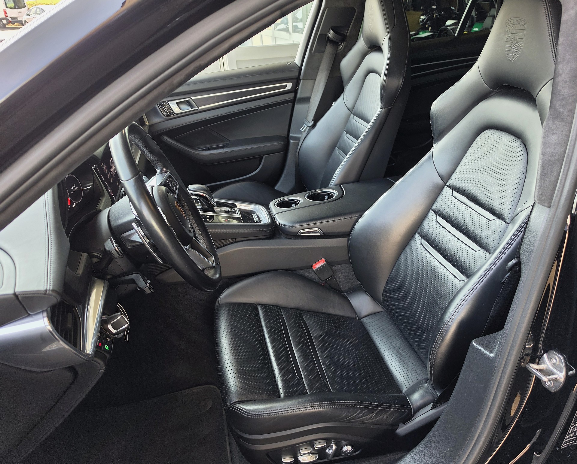 PORSCHE Panamera GTS PDK-image-9
