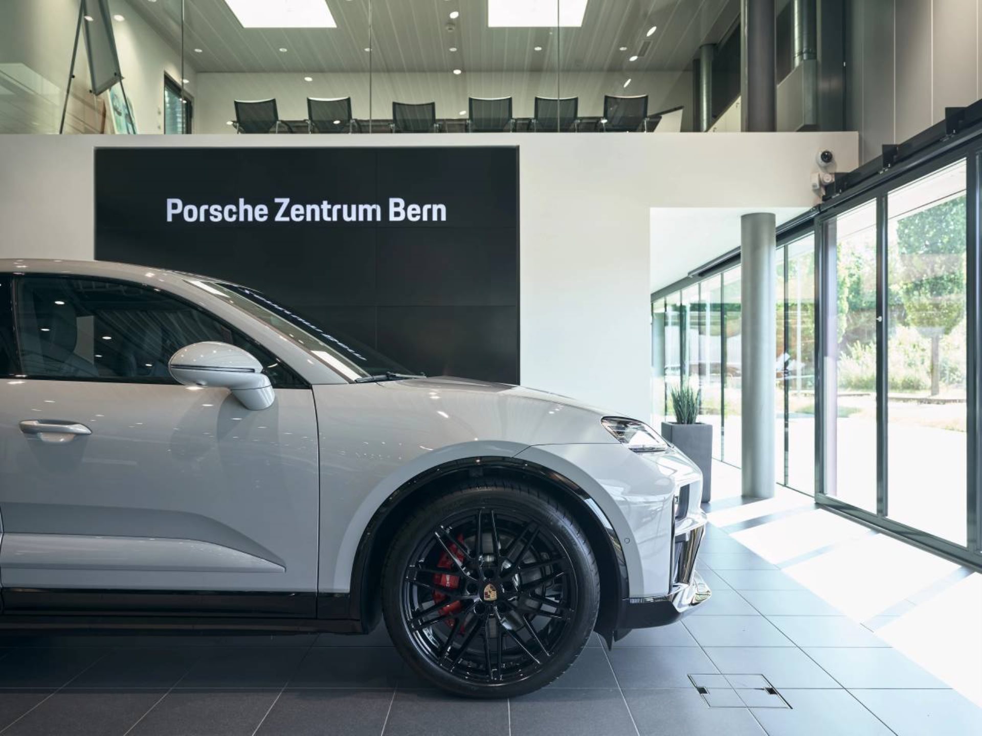PORSCHE Macan 4S-image-10