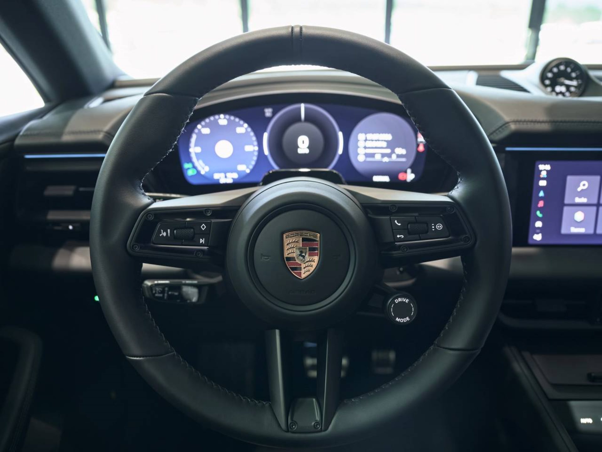 PORSCHE Macan 4S-image-13