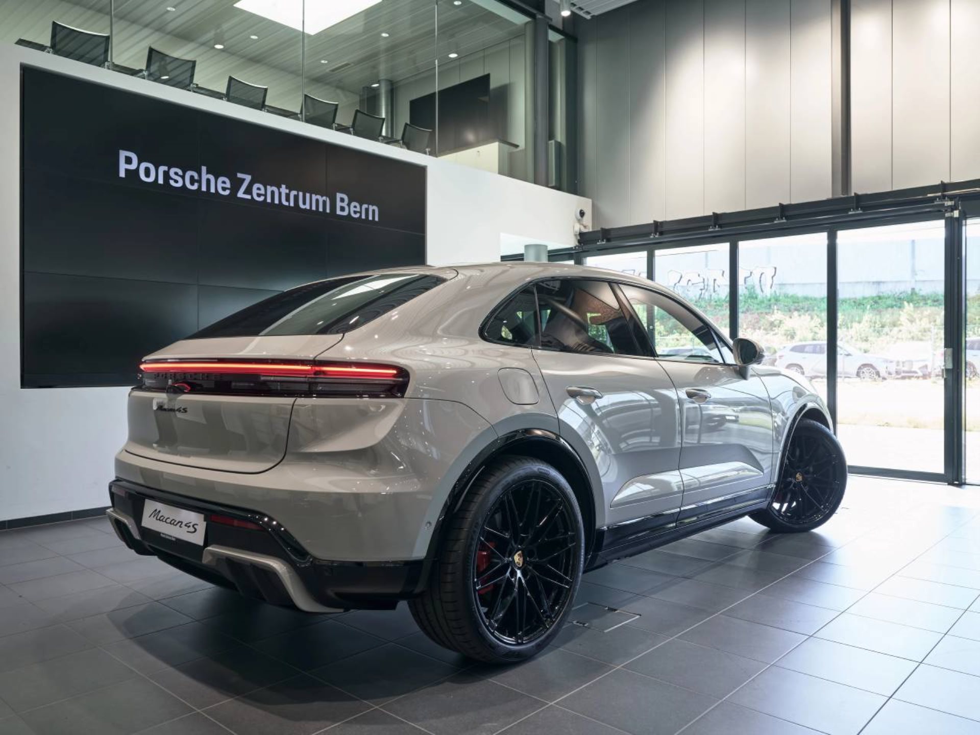 PORSCHE Macan 4S-image-2