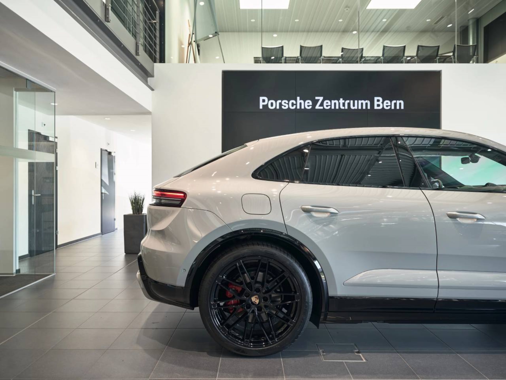 PORSCHE Macan 4S-image-9