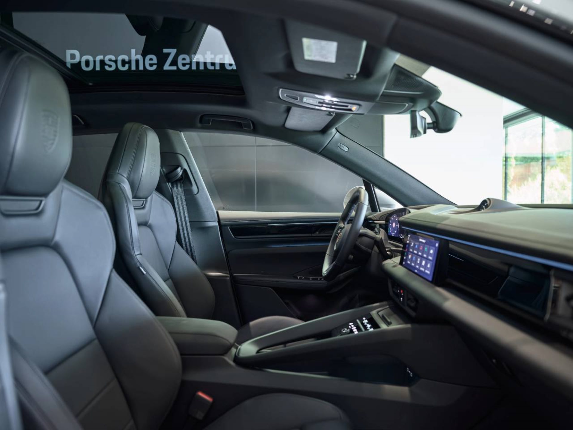PORSCHE Macan 4S-image-18