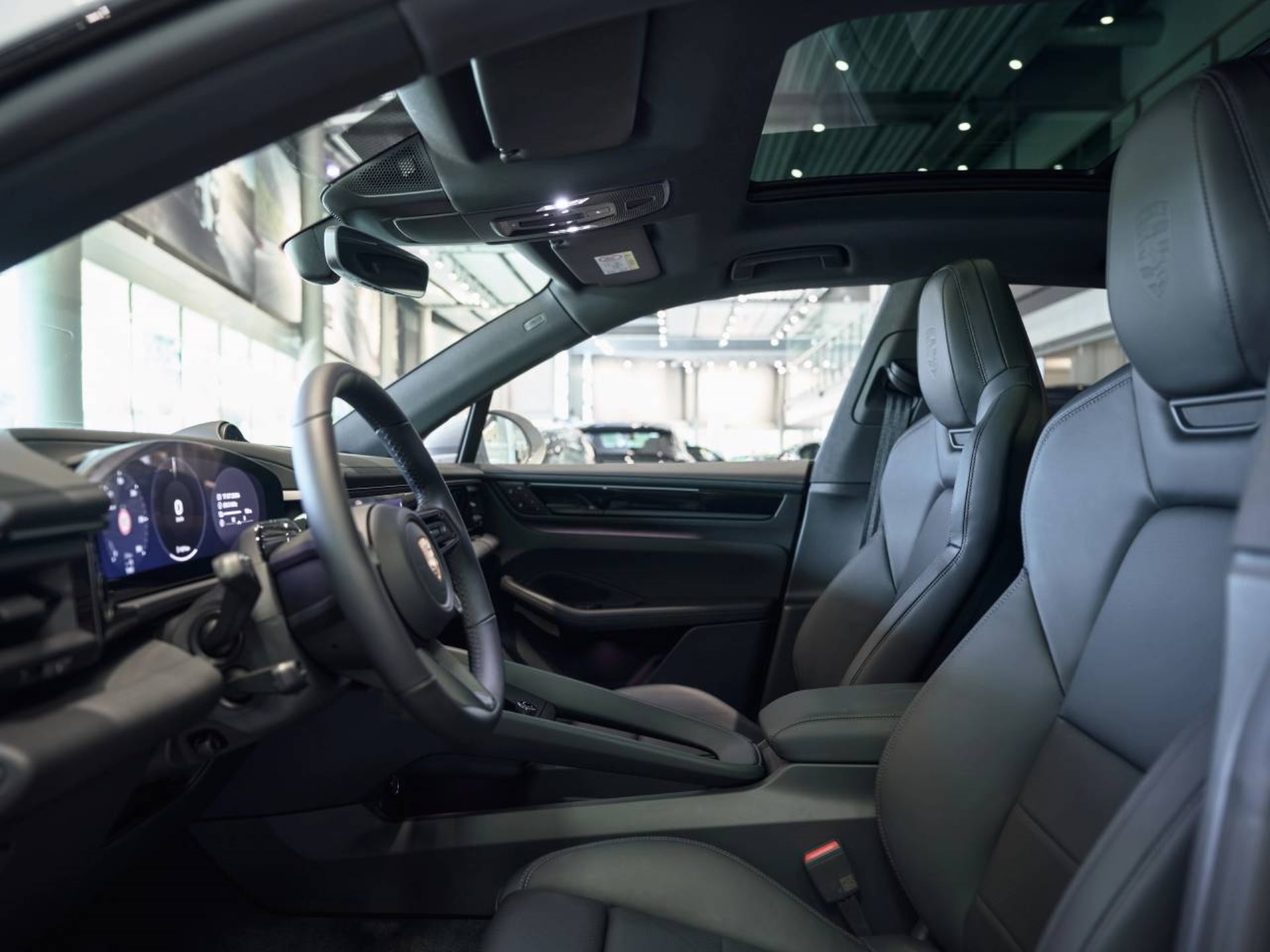 PORSCHE Macan 4S-image-3
