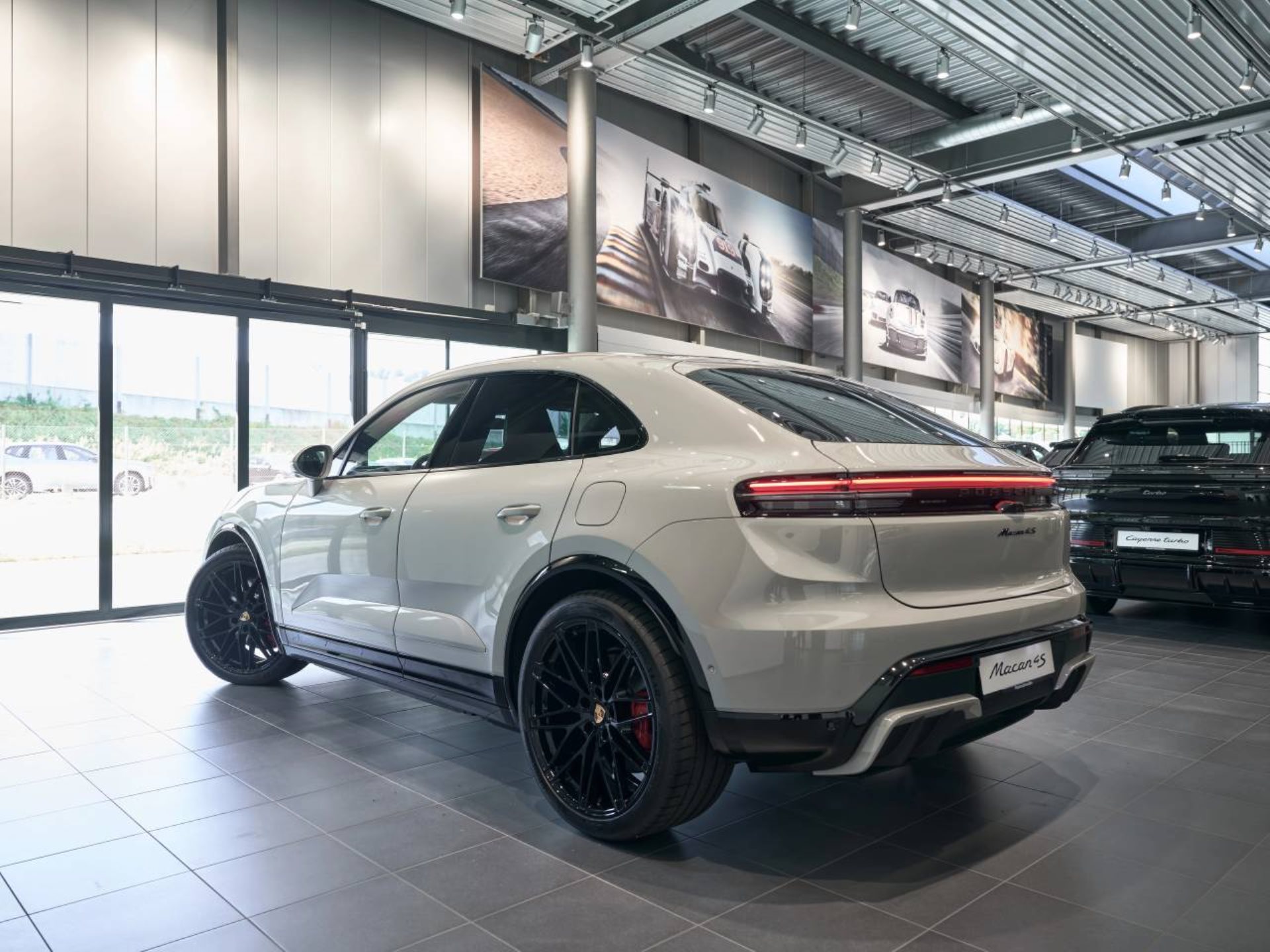 PORSCHE Macan 4S-image-6