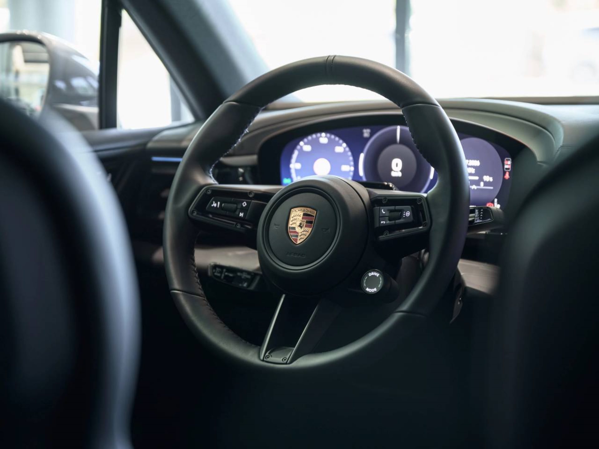 PORSCHE Macan 4S-image-14