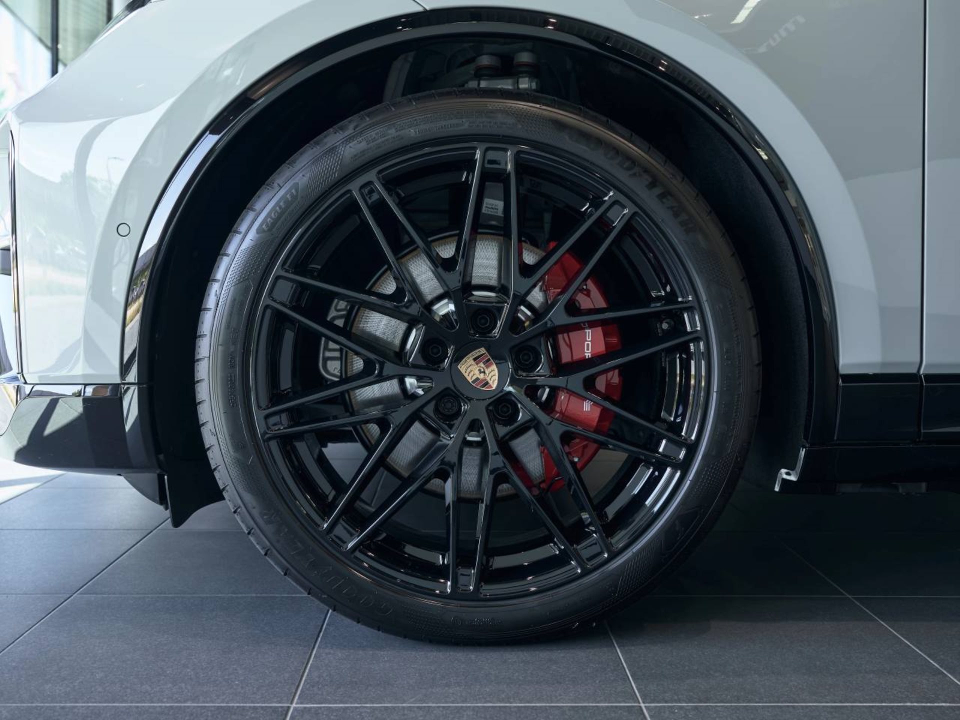 PORSCHE Macan 4S-image-31