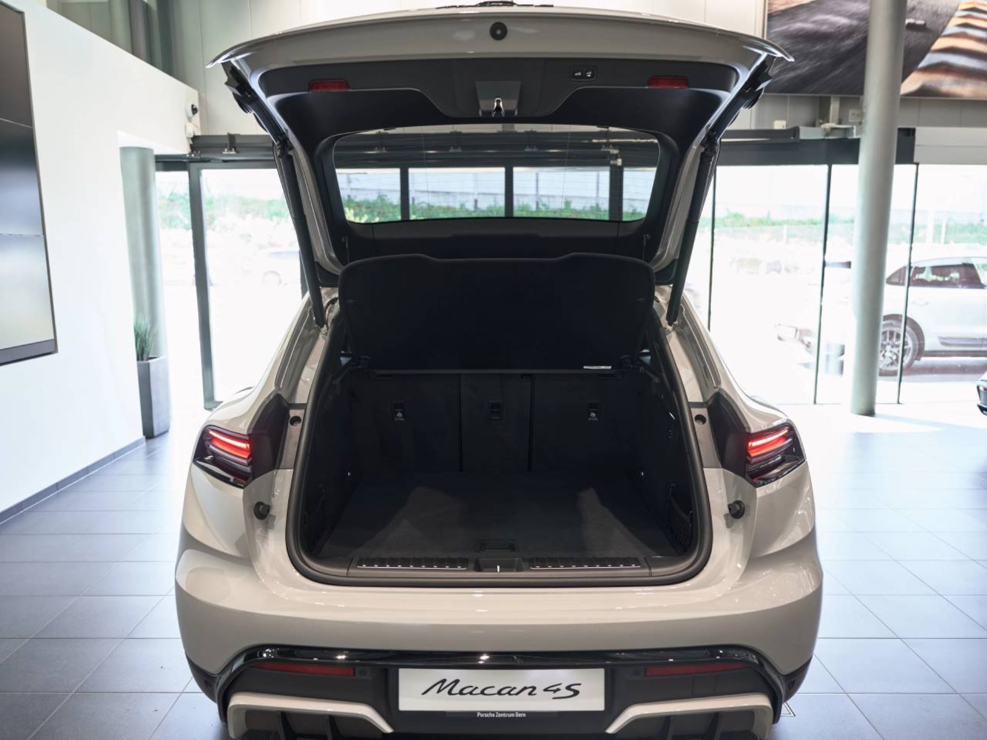 PORSCHE Macan 4S-image-12