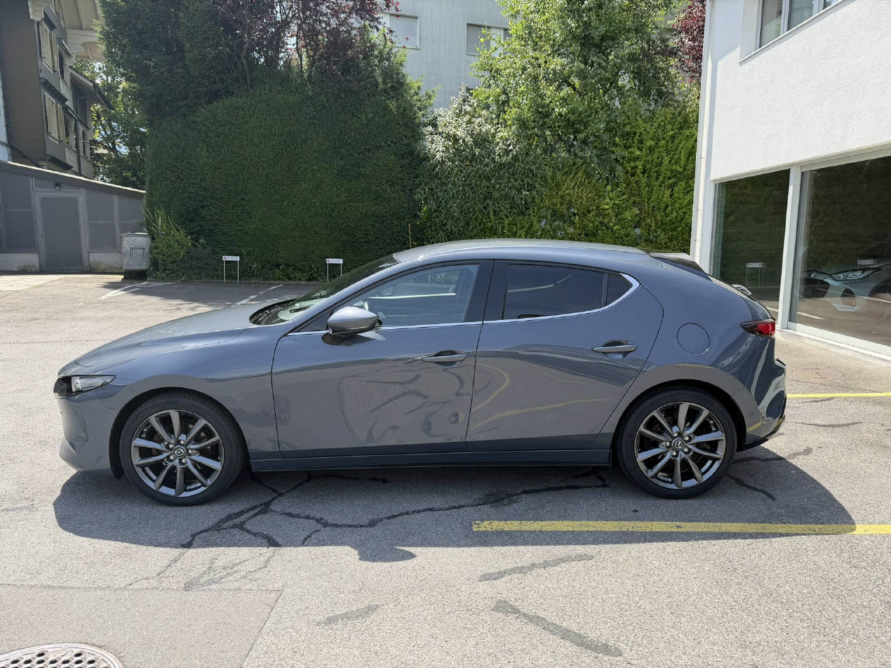 MAZDA 3 Hatchback 2.0 180 Revolution-image-3