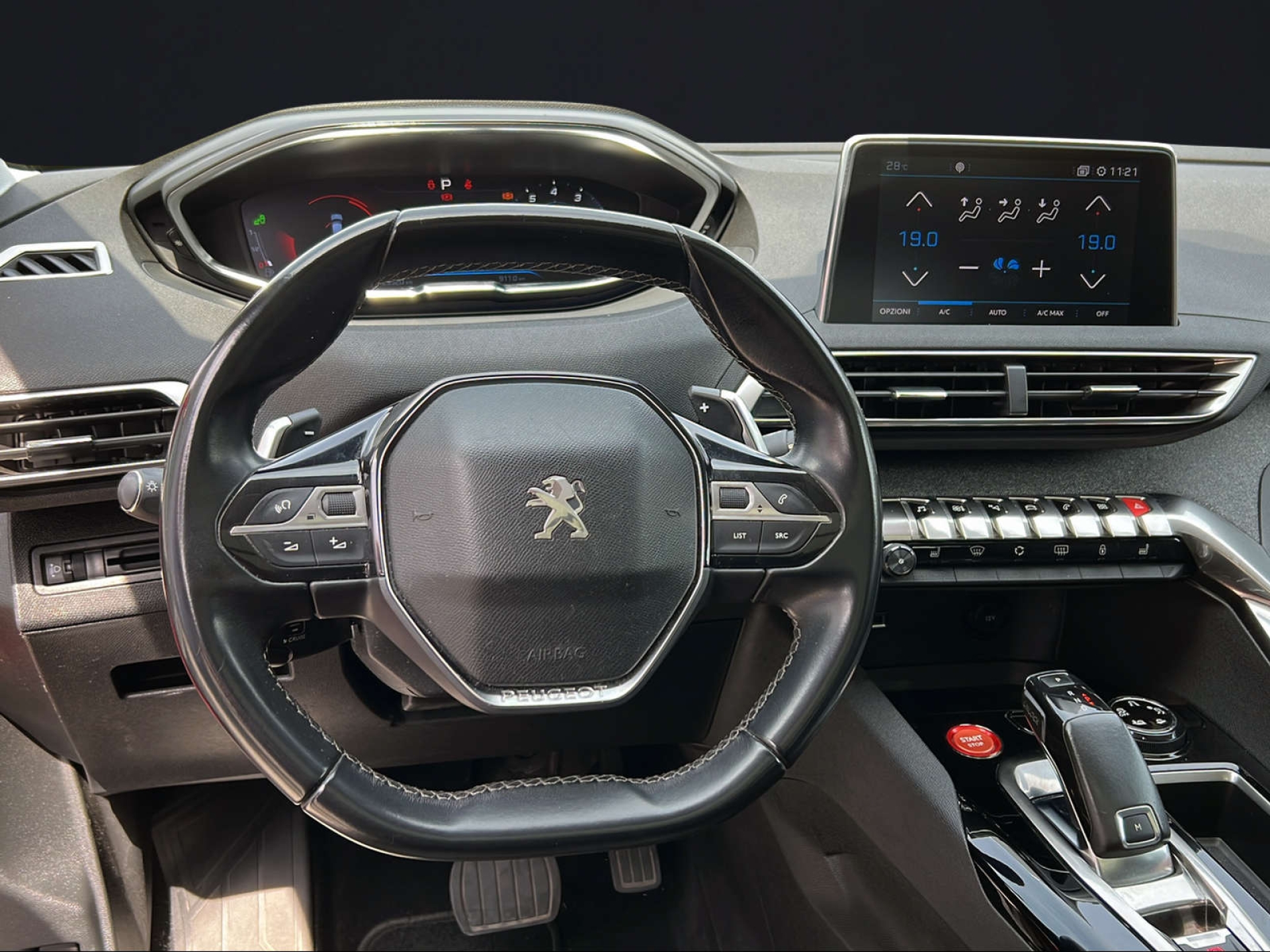 PEUGEOT 3008 1.2 PureTech Allure-image-9