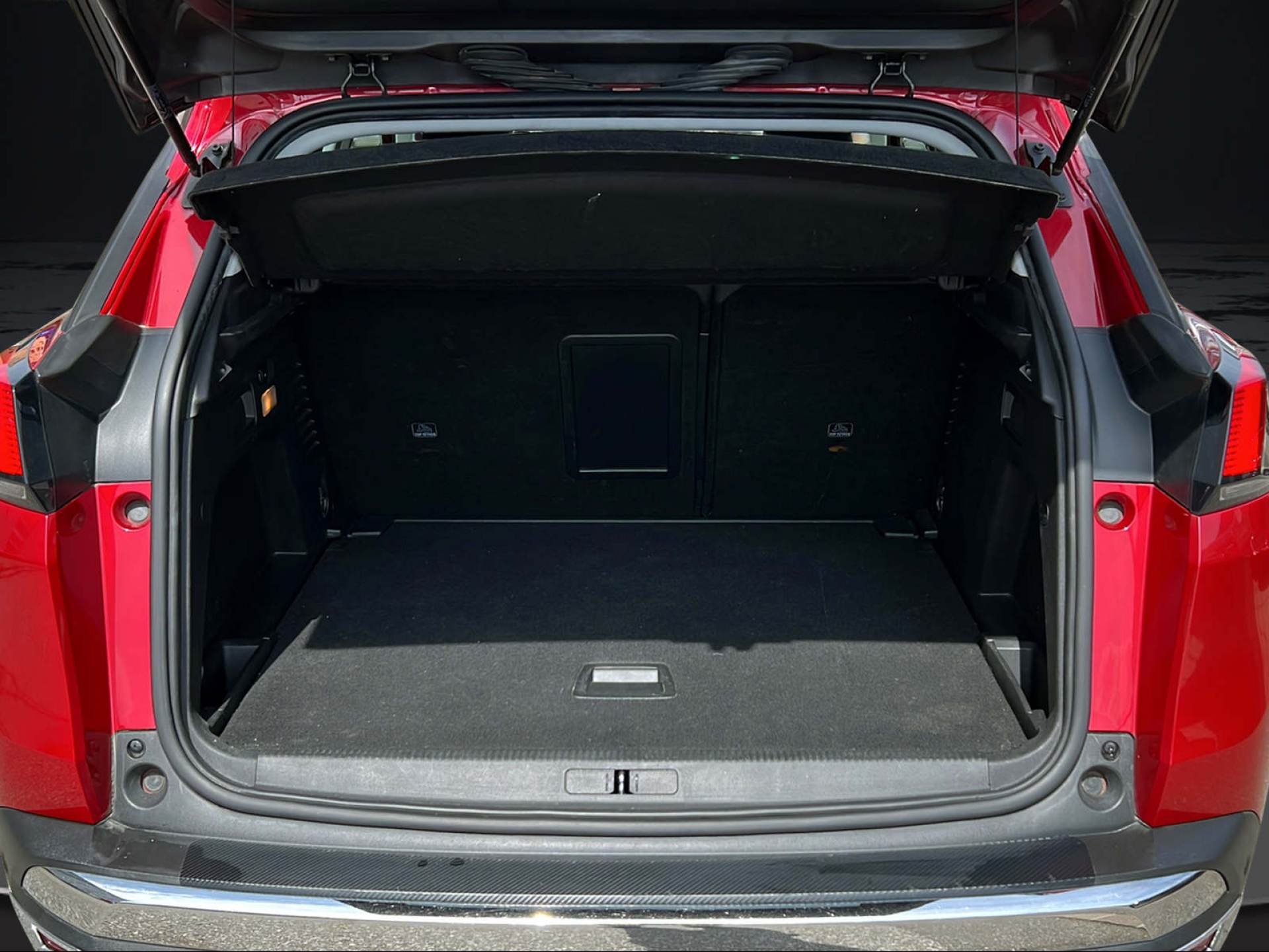 PEUGEOT 3008 1.2 PureTech Allure-image-5
