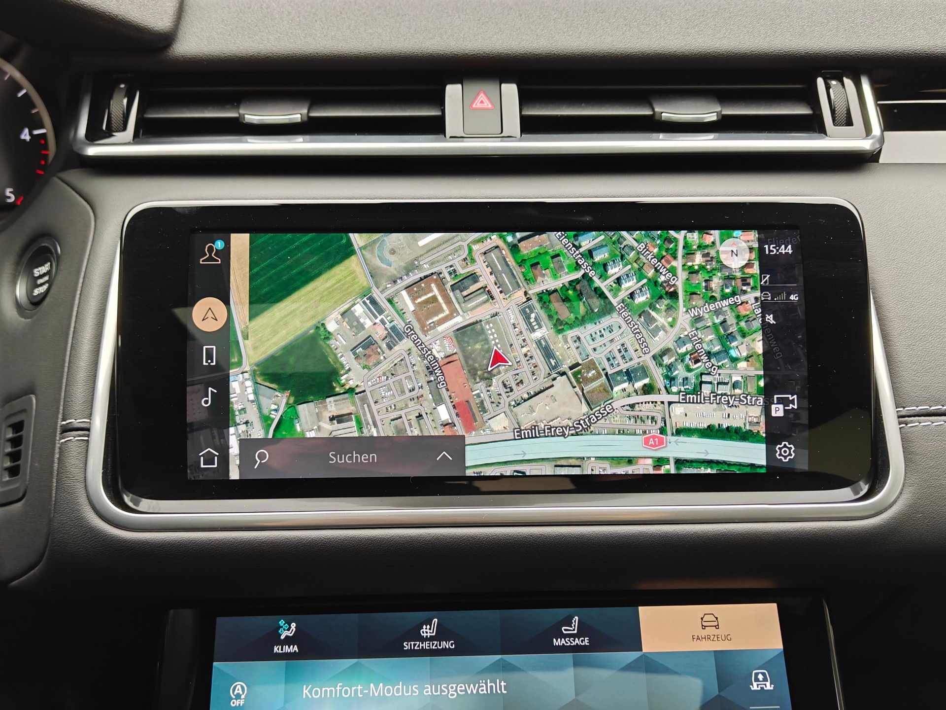 LAND ROVER Range Rover Velar 3.0 D I6 300 R-Dynamic HSE-image-12