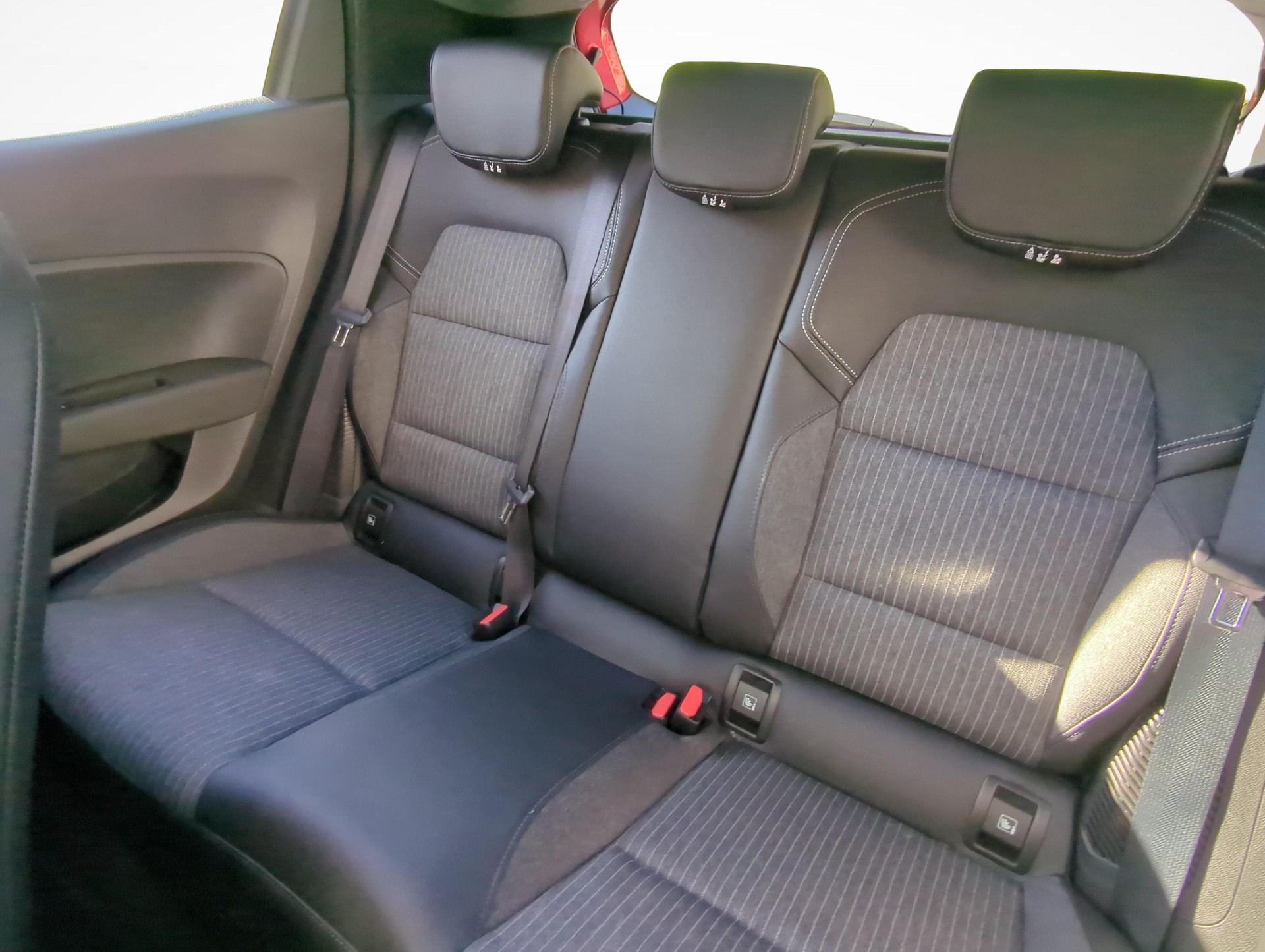 MITSUBISHI Colt 1.6 HEV Instyle-image-10