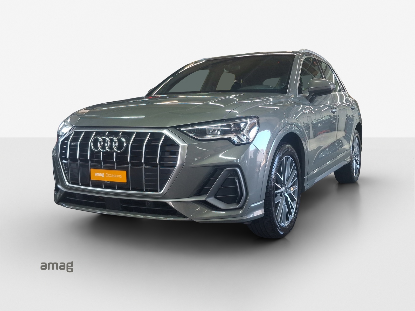 AUDI Q3 40 TFSI S line quattro S-tronic-image-0