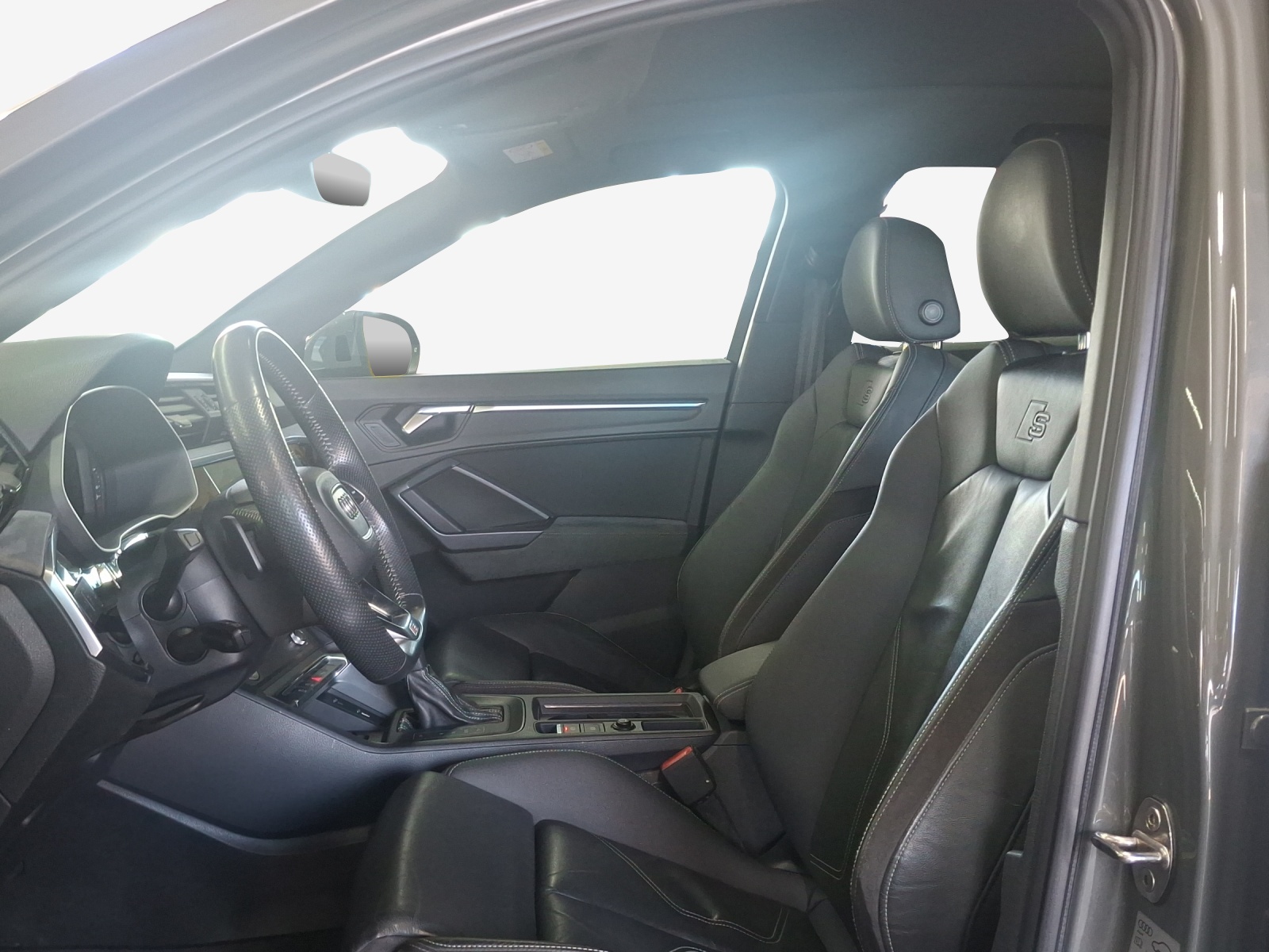 AUDI Q3 40 TFSI S line quattro S-tronic-image-7