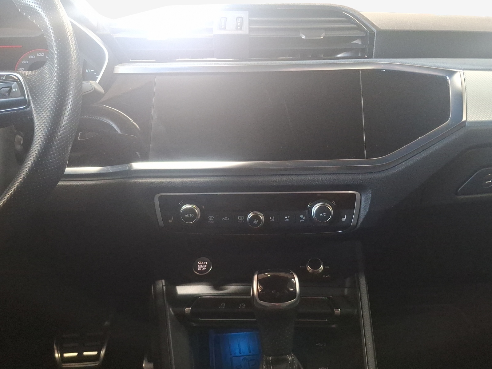 AUDI Q3 40 TFSI S line quattro S-tronic-image-10