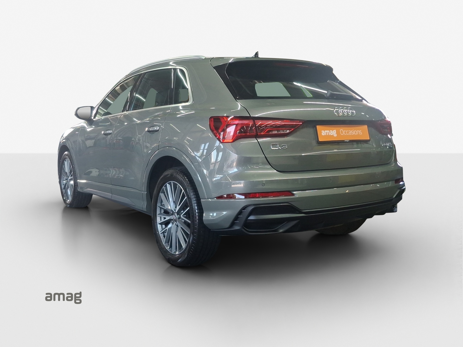 AUDI Q3 40 TFSI S line quattro S-tronic-image-2