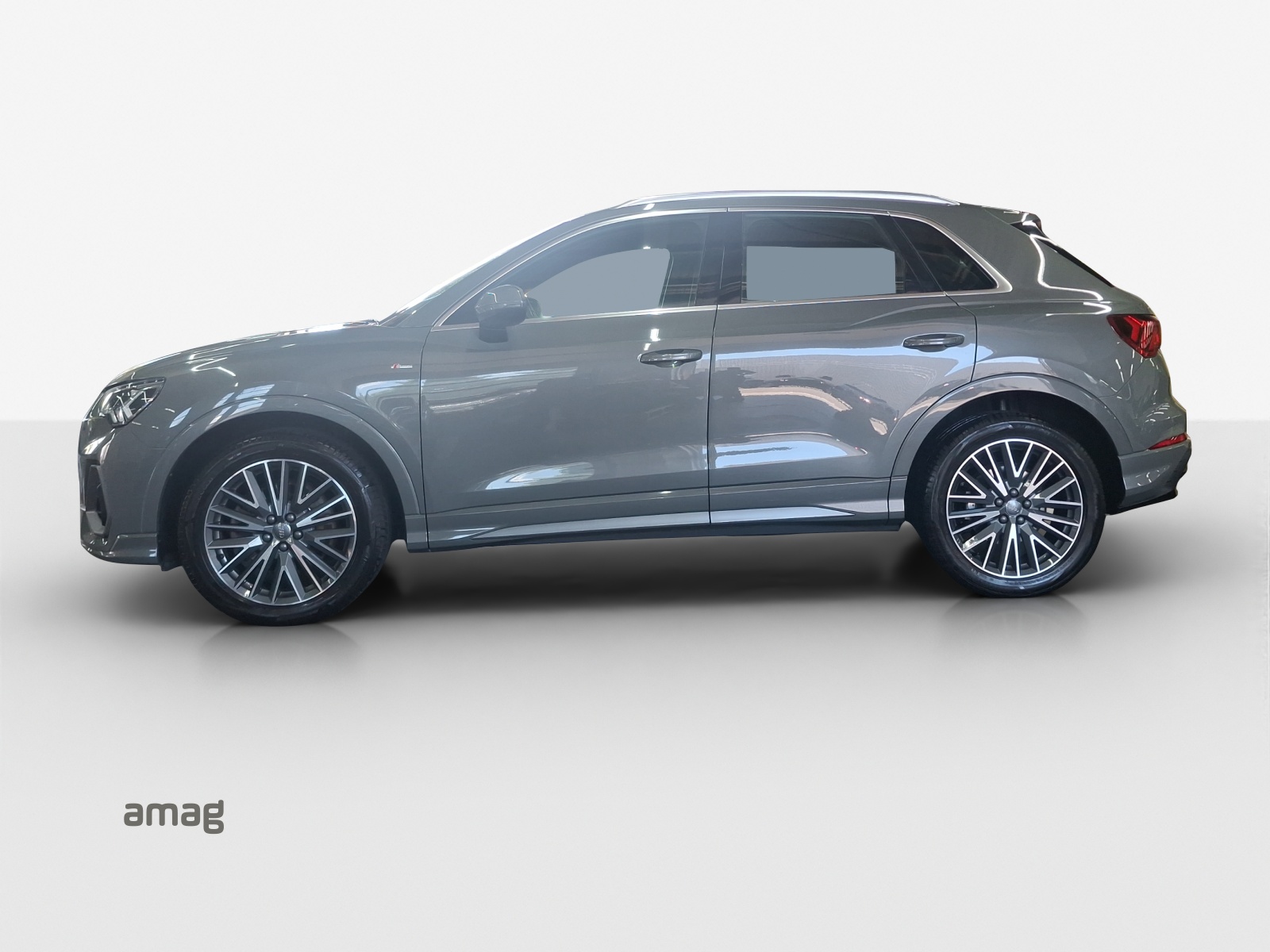 AUDI Q3 40 TFSI S line quattro S-tronic-image-1