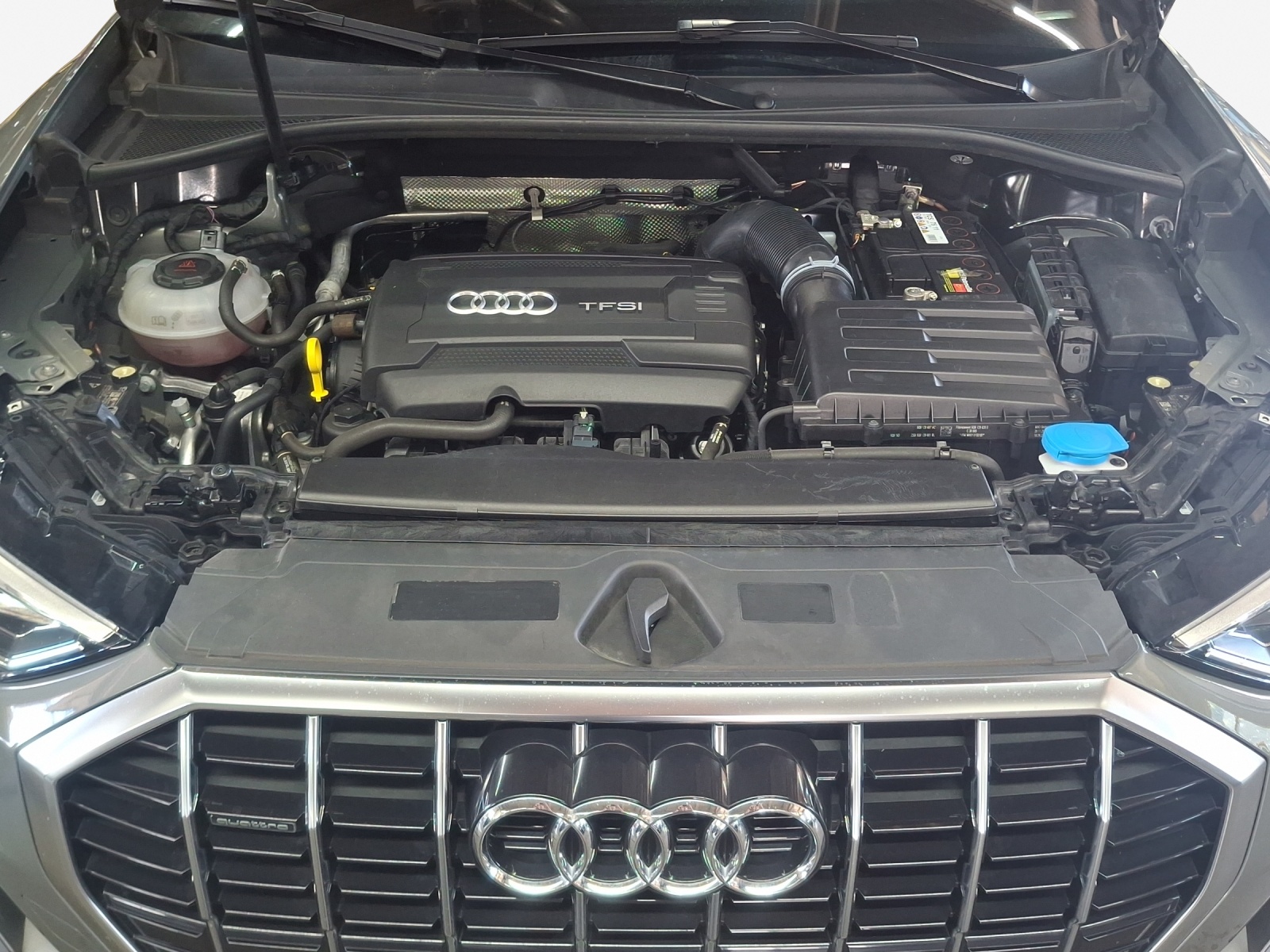 AUDI Q3 40 TFSI S line quattro S-tronic-image-15
