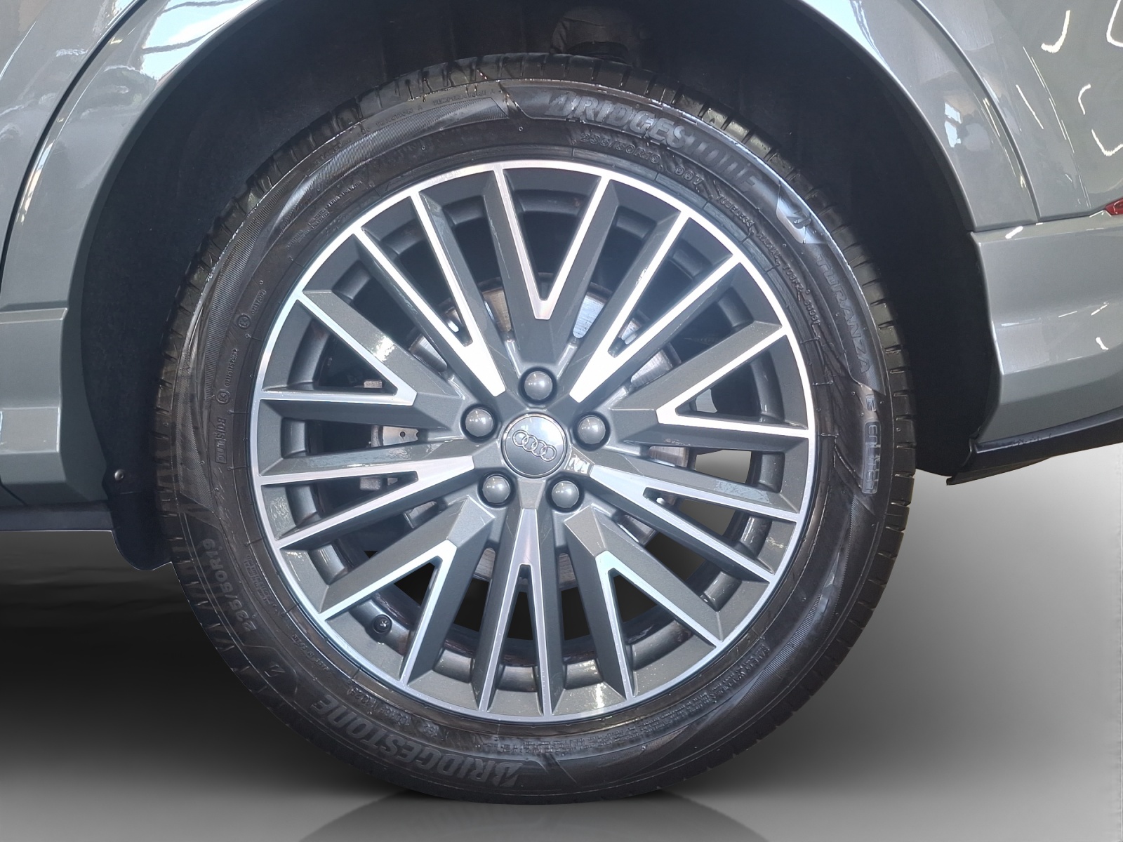 AUDI Q3 40 TFSI S line quattro S-tronic-image-13