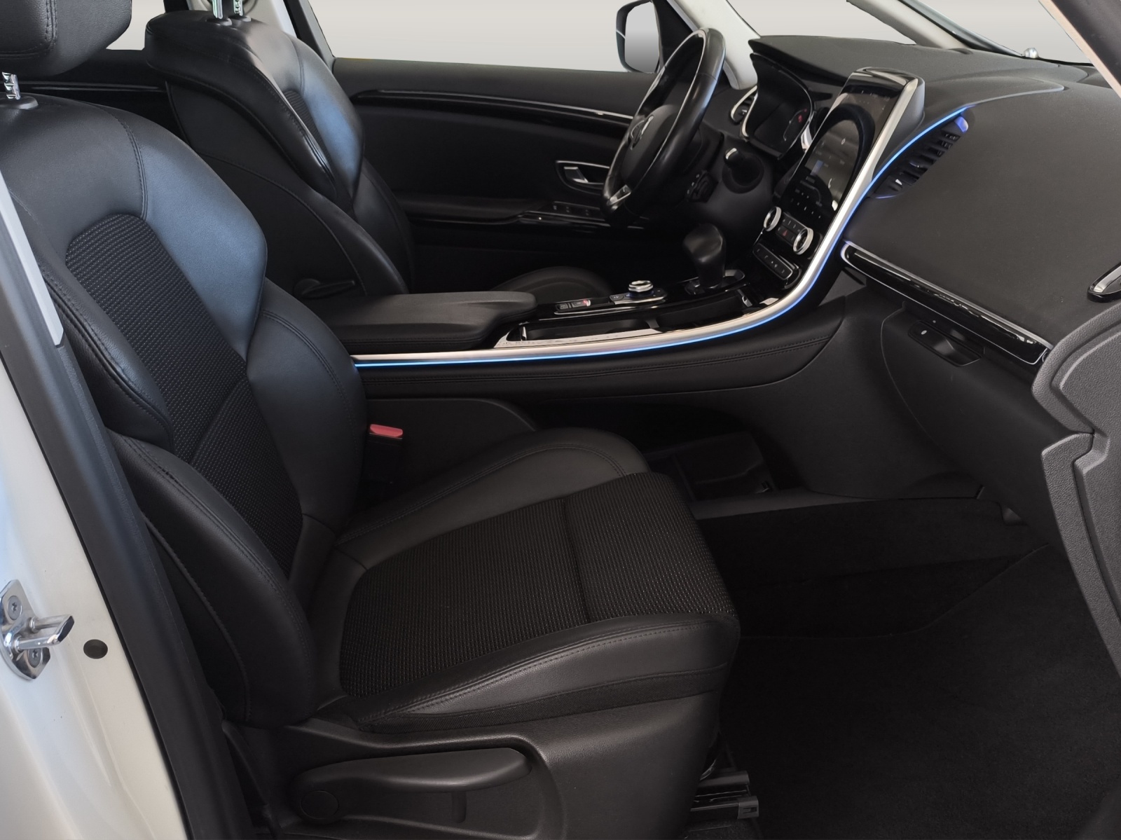 RENAULT Espace 2.0 dCi Intens EDC / 5 SITZE / MIT SUPER AUSSTATTUNG-image-9