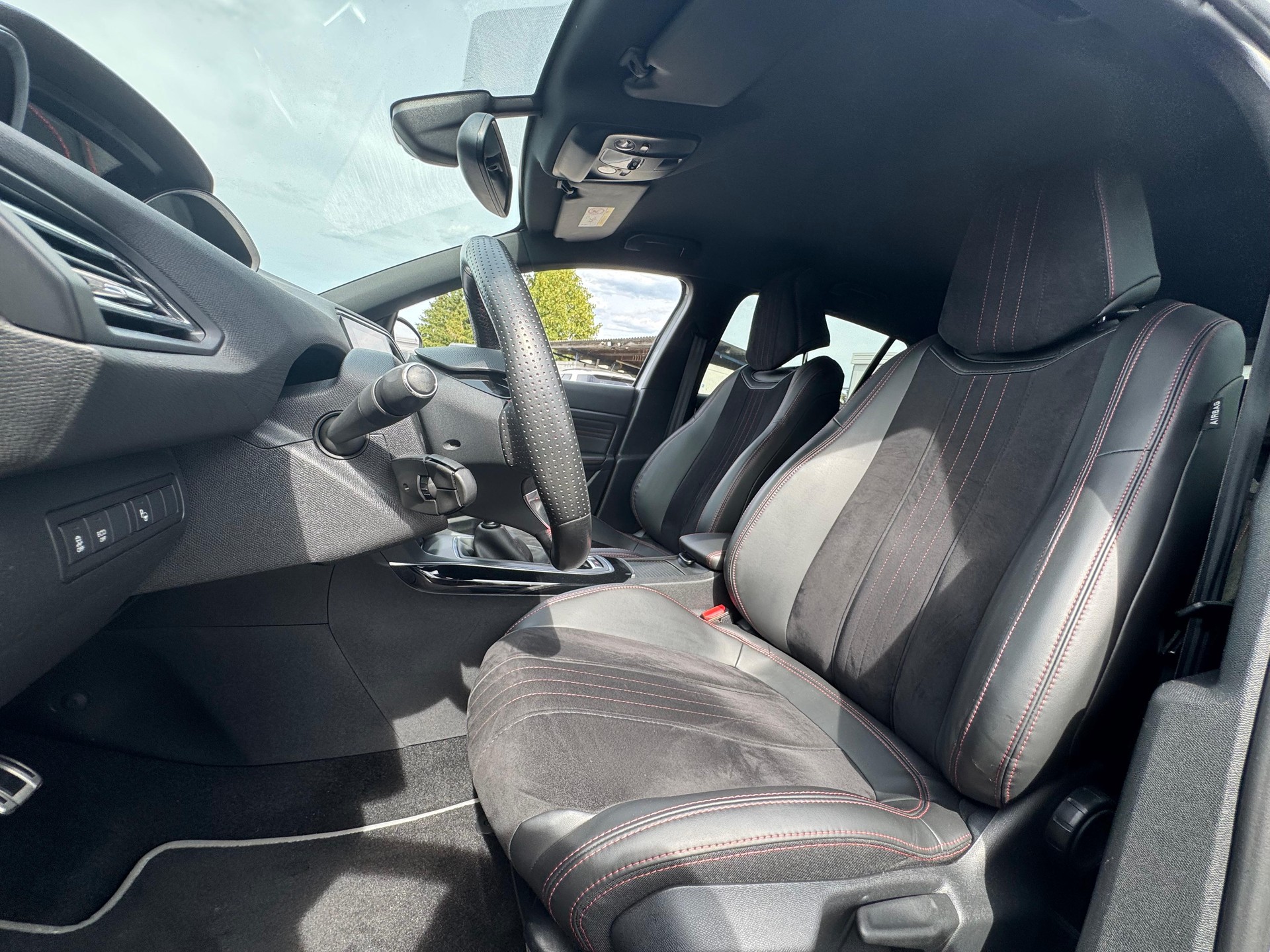 PEUGEOT 308 1.2 THP GT Line-image-8