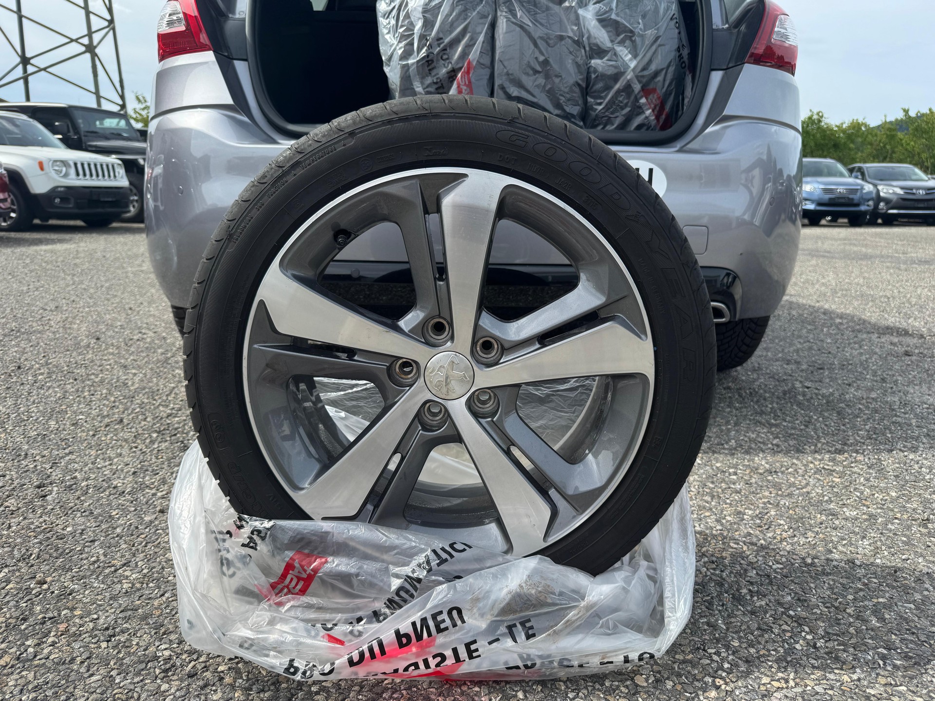 PEUGEOT 308 1.2 THP GT Line-image-12