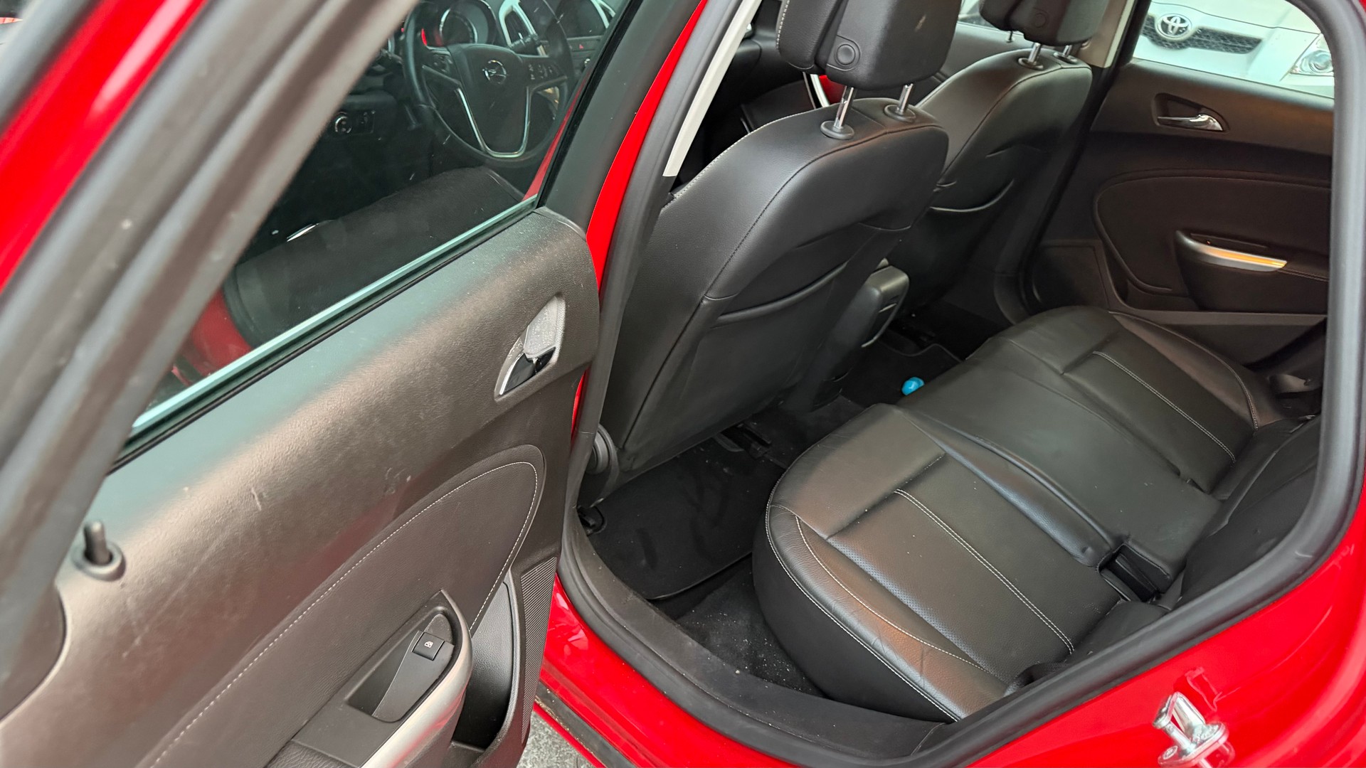 OPEL Astra SportsTourer 1.6i 16V Turbo Sport-image-12
