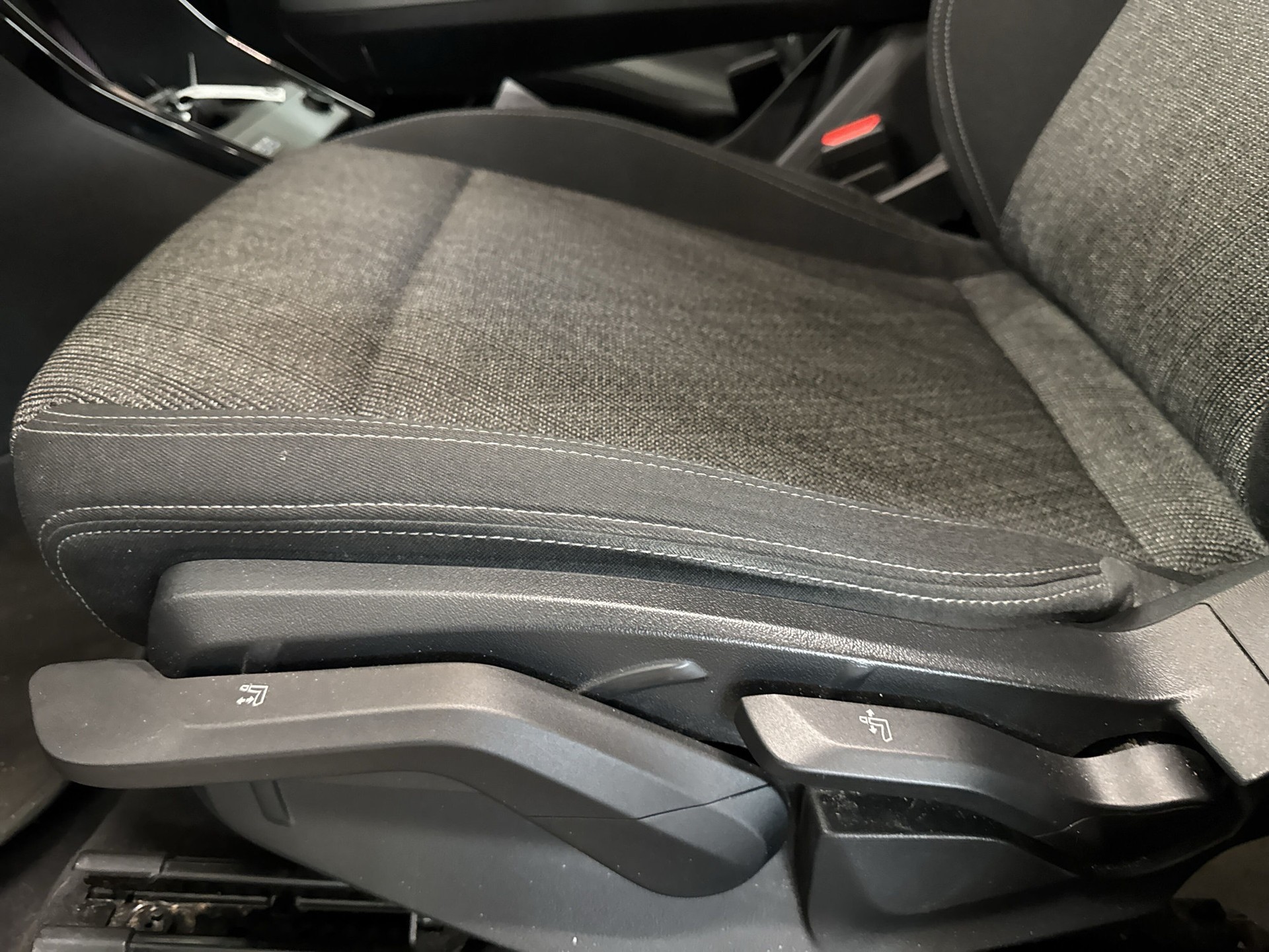 BMW X1 sDrive 18i-image-18