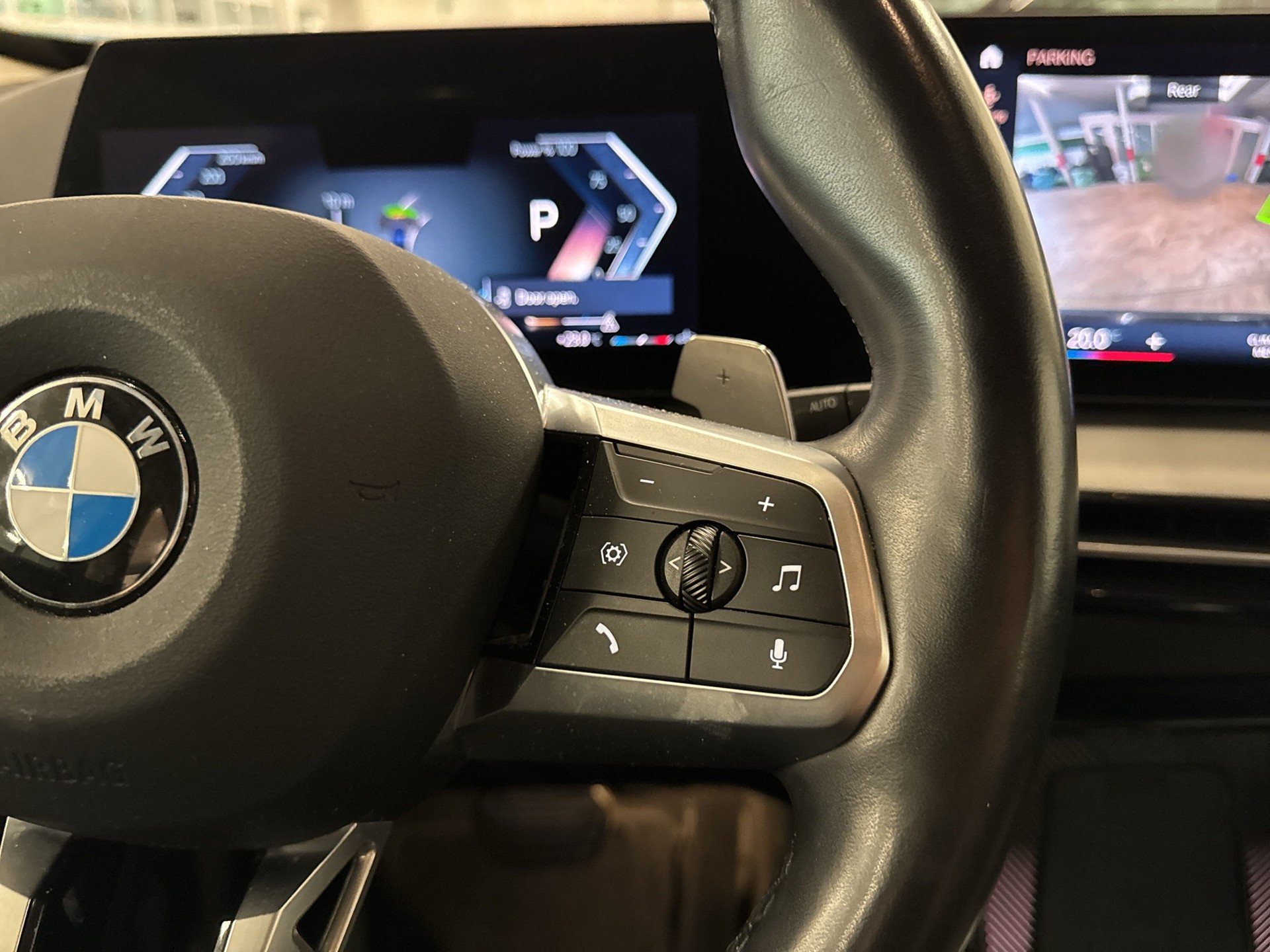 BMW X1 sDrive 18i-image-15