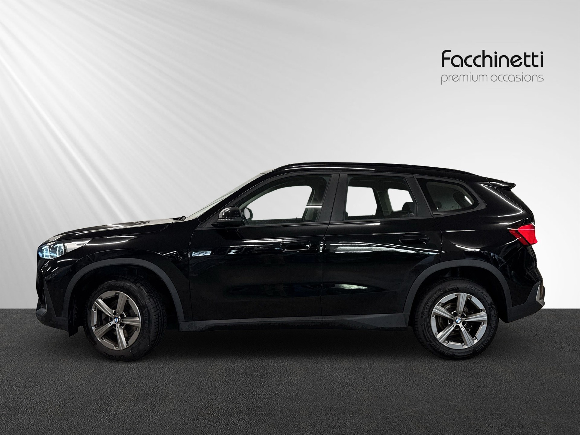 BMW X1 sDrive 18i-image-1