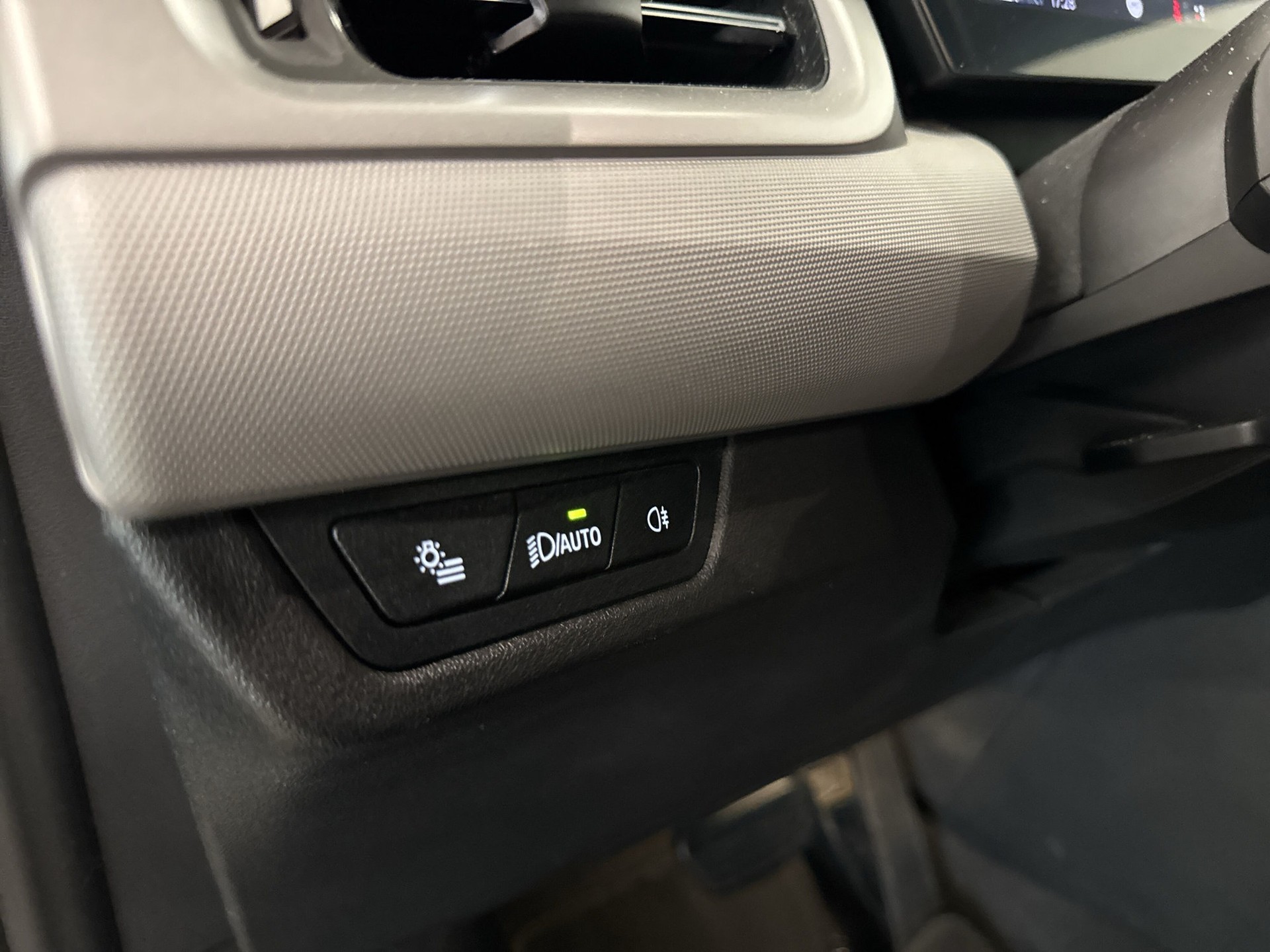BMW X1 sDrive 18i-image-19