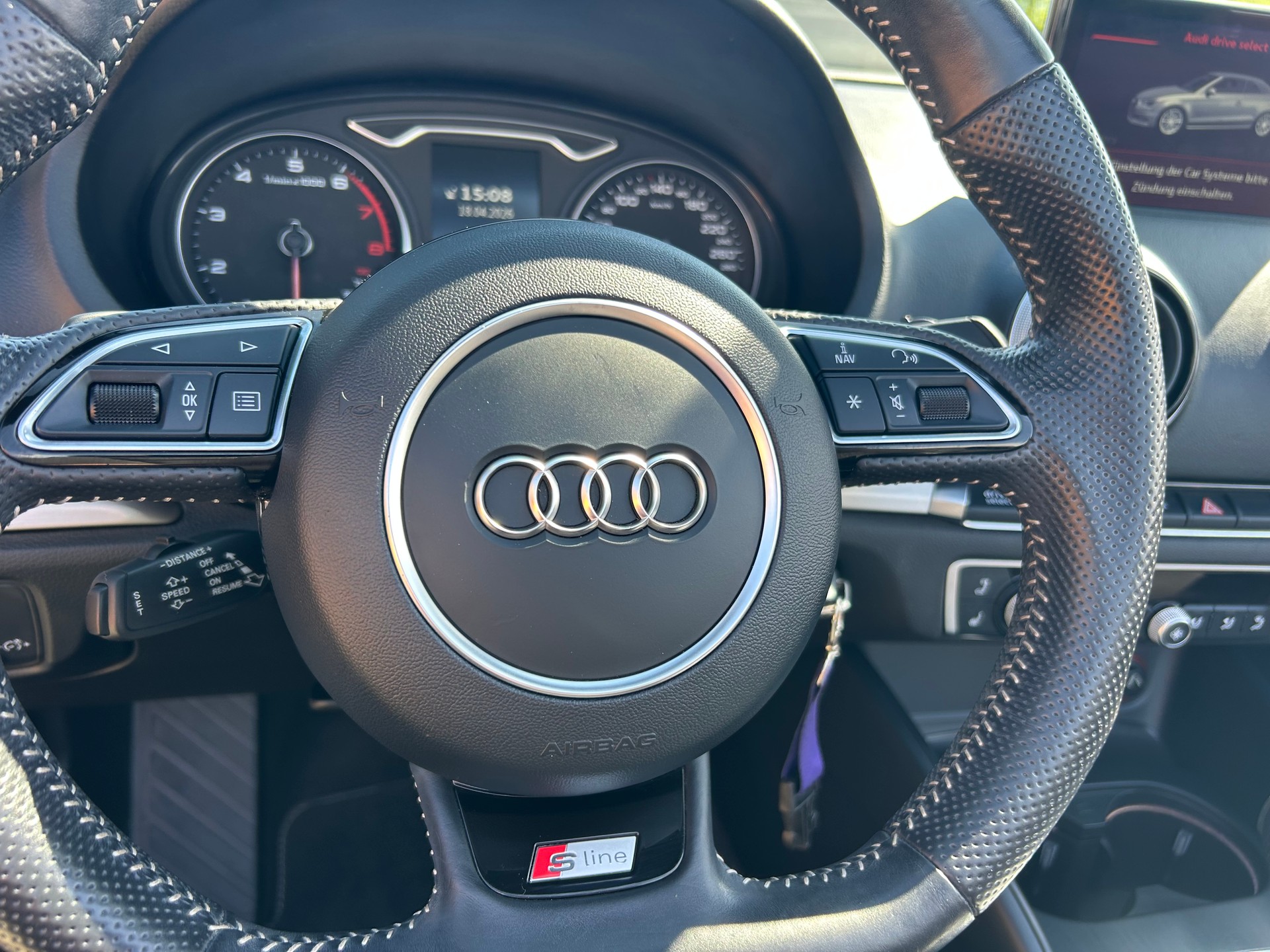 AUDI A3 Cabriolet 1.4 TFSI Ambition-image-11