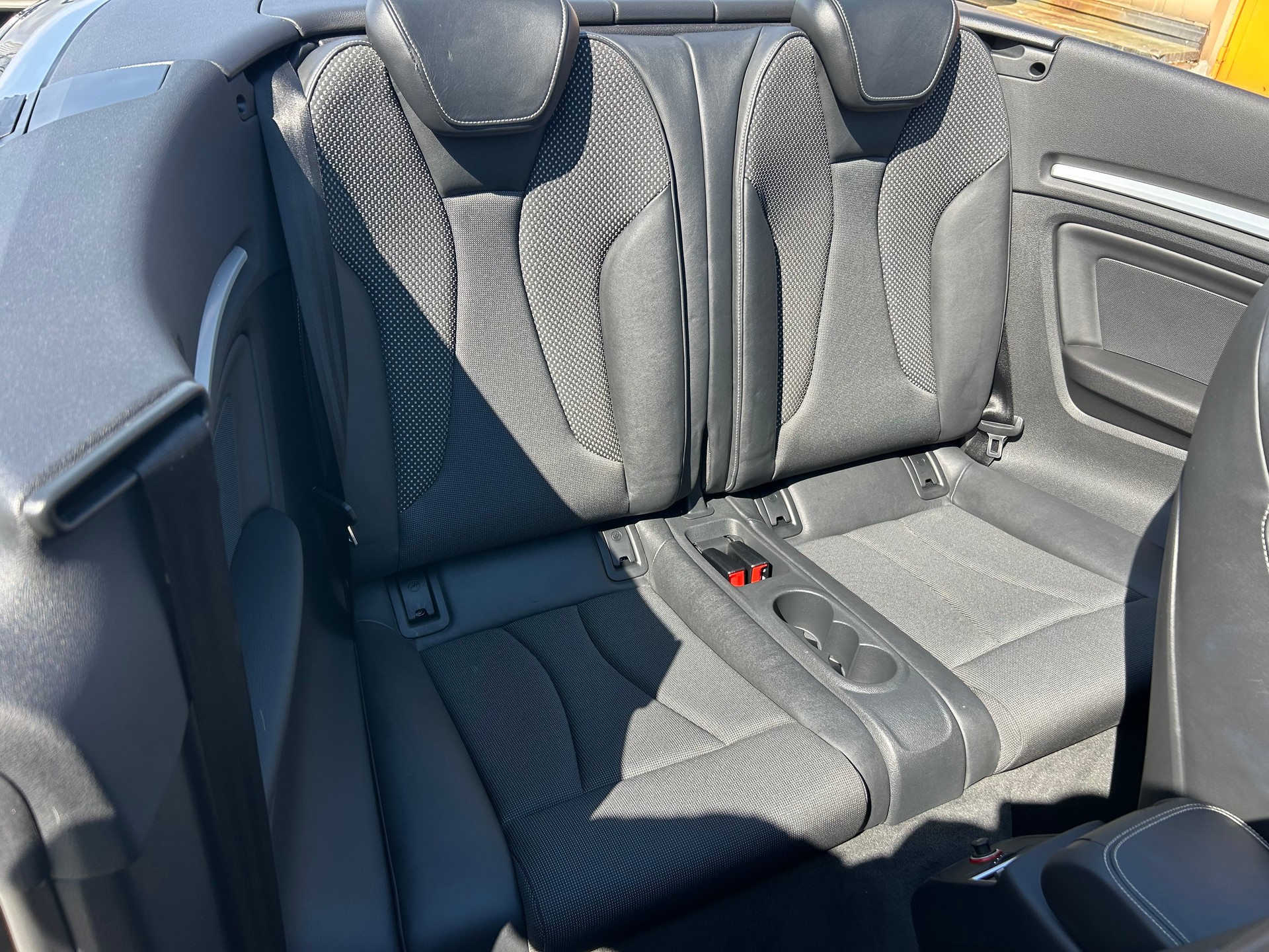 AUDI A3 Cabriolet 1.4 TFSI Ambition-image-9
