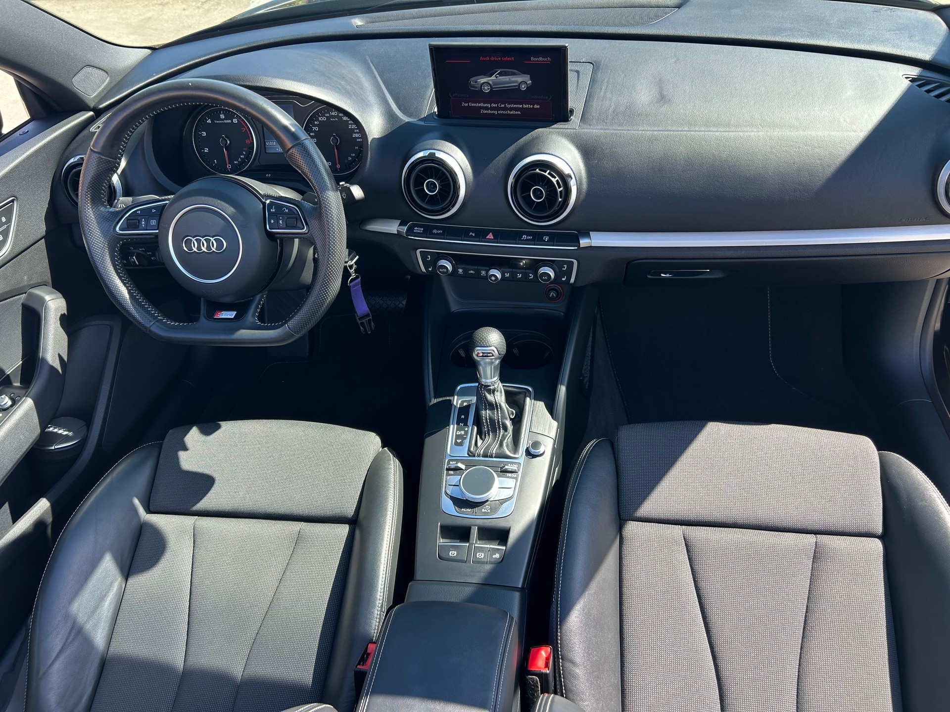 AUDI A3 Cabriolet 1.4 TFSI Ambition-image-10