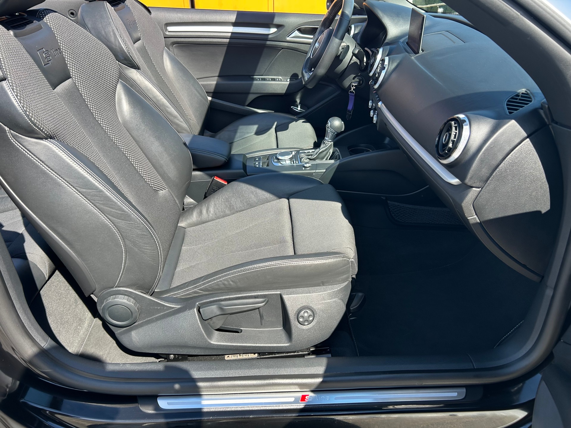 AUDI A3 Cabriolet 1.4 TFSI Ambition-image-8
