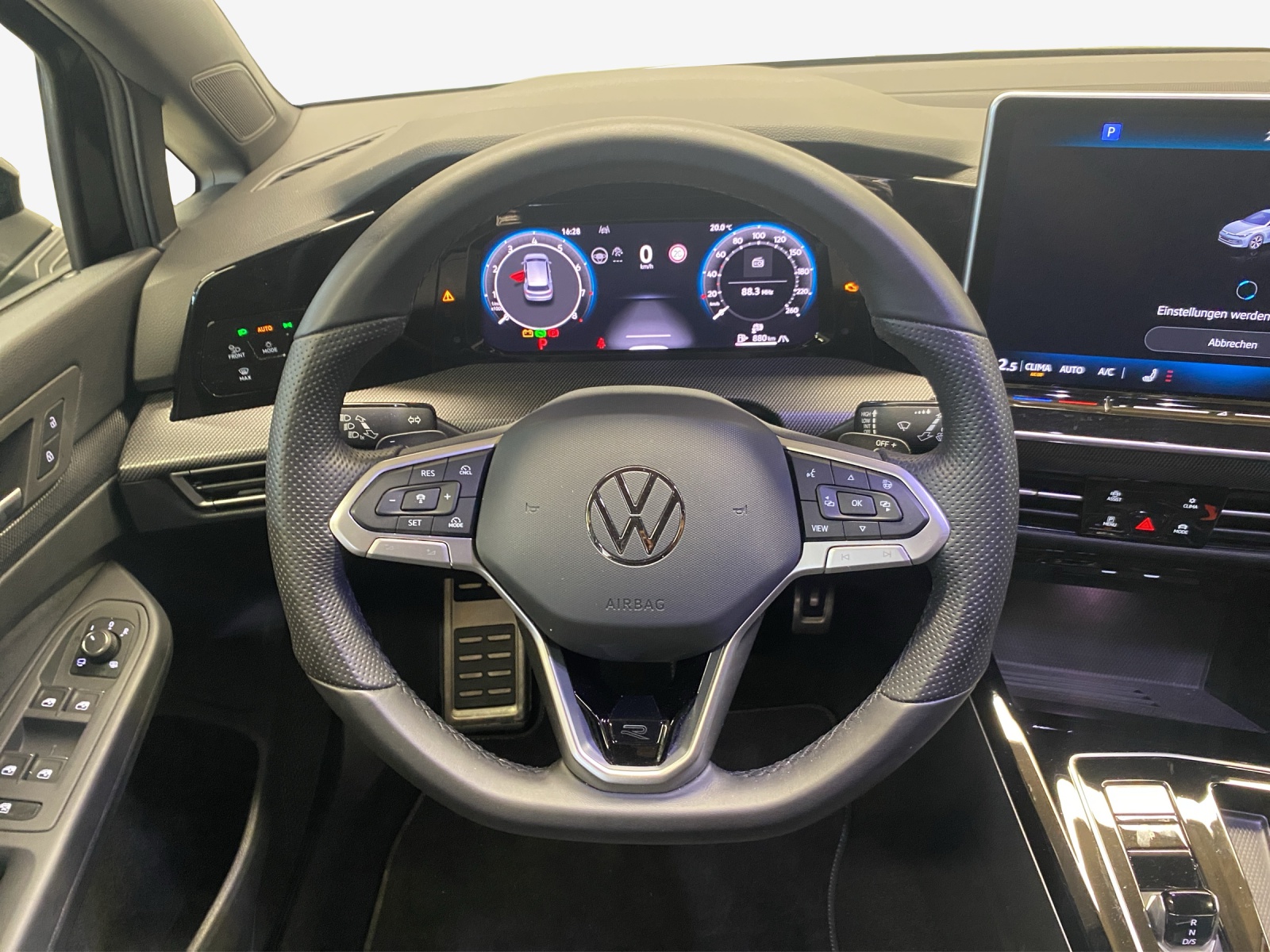 VW Golf 1.5 e TSI mHEV R-Line DSG-image-9
