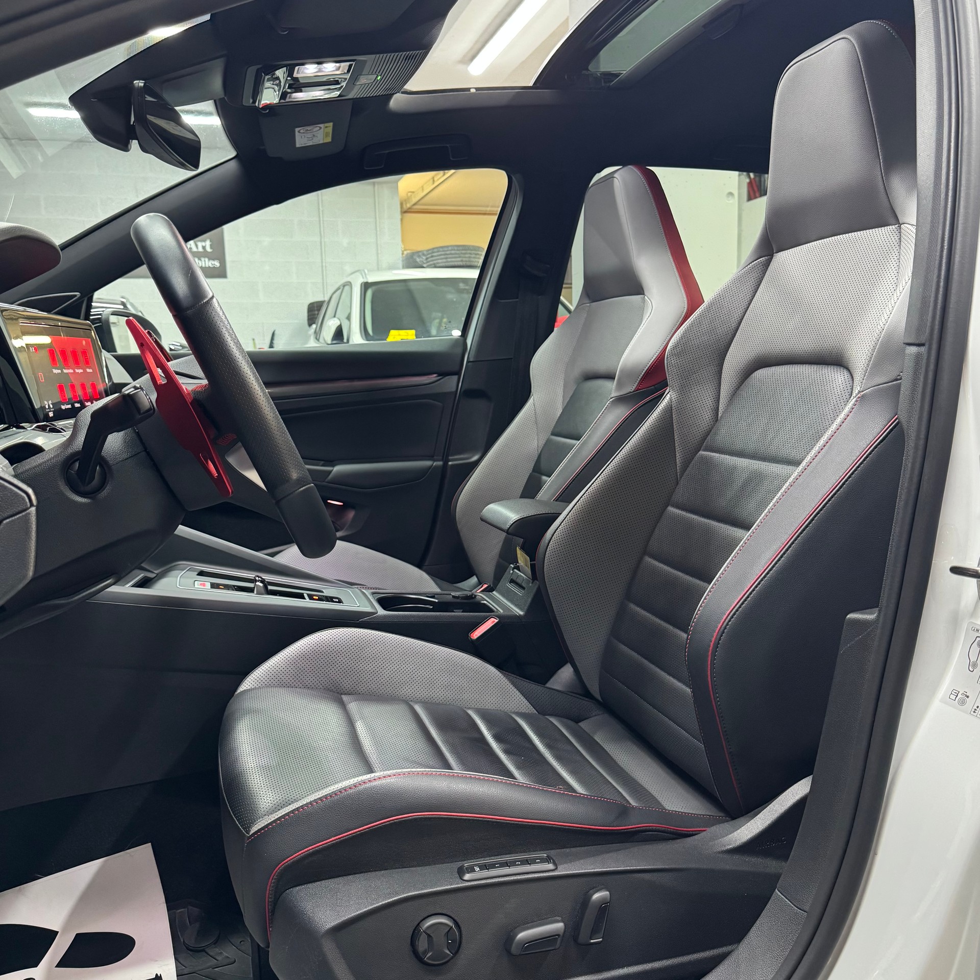 VW Golf 2.0 TSI GTI Clubsport DSG-image-12