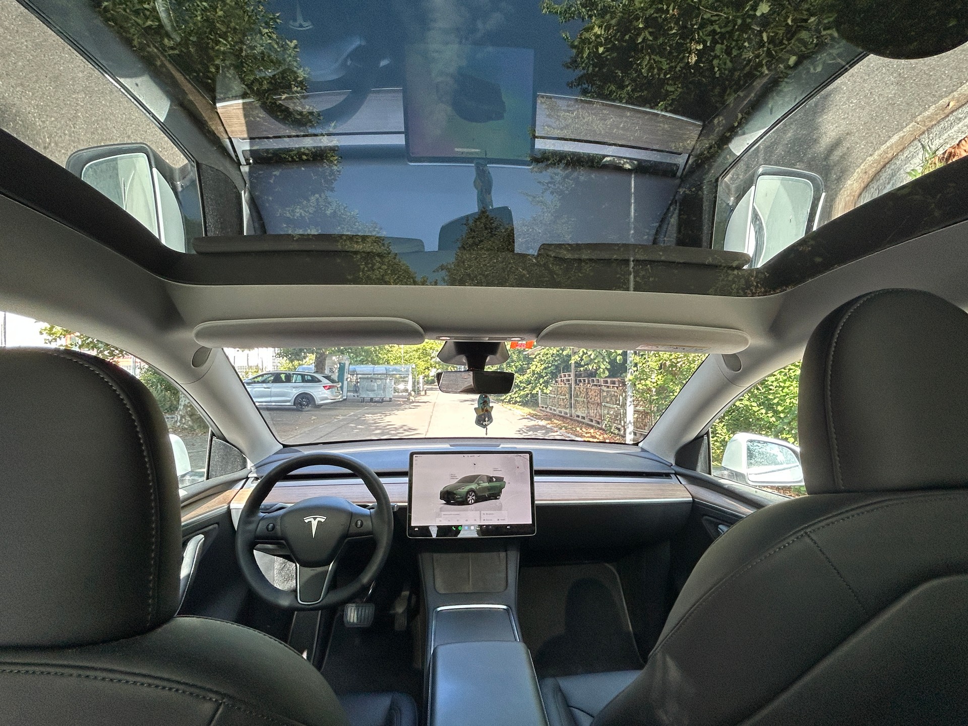 TESLA Long Range AWD-image-4
